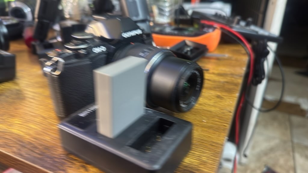 Olympus OM-D E-M10 16.1MP M4/3 Body With Olympus 14-42 IIR Lens + 2 Batteries