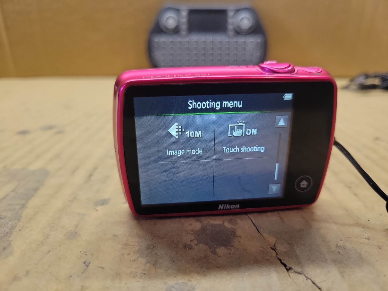 Nikon Coolpix S01 Digital 10.1MP 3x Zoom Digital Camera w charger – Pink B16