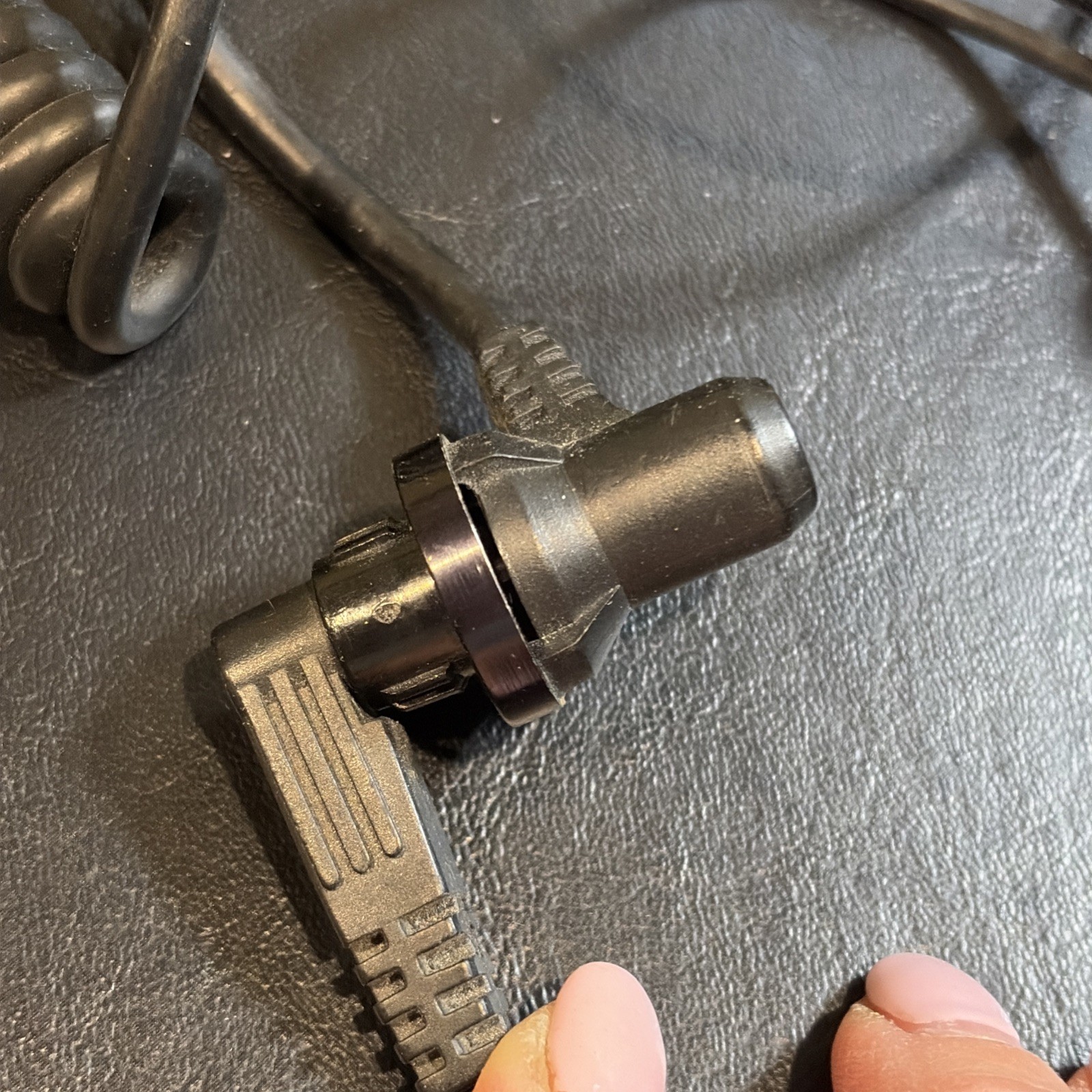 Cord From Vivitar Flash To Quantum External Power Supply. See Picture.