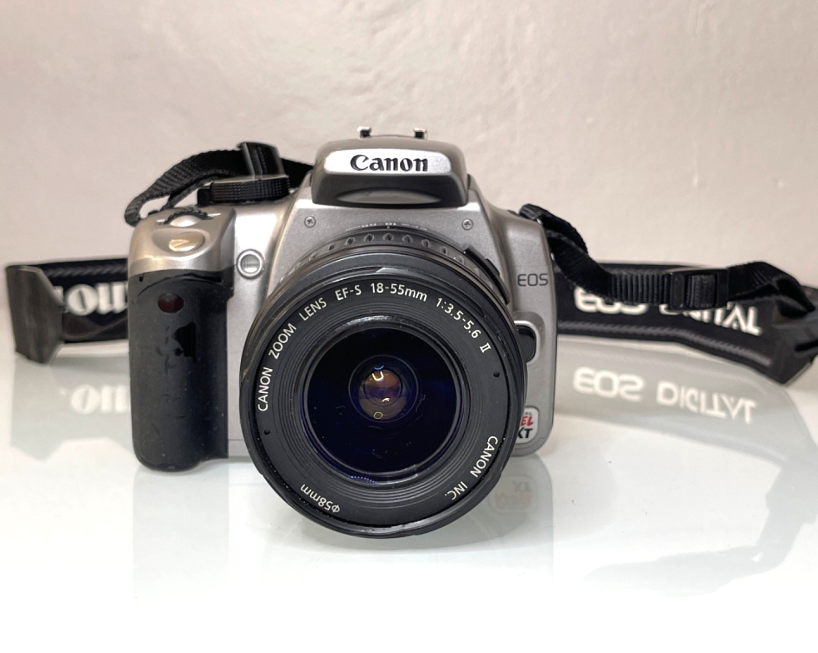 Canon EOS Digital Rebel XT 350D 8MP DSLR Camera w/ EFS 18-55mm Lens
