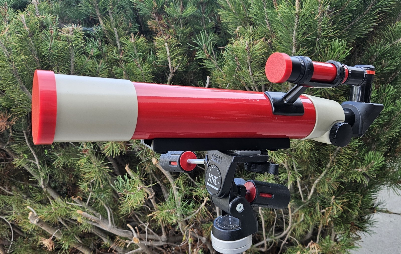 Edmund Voyager Red Dust Cap Set