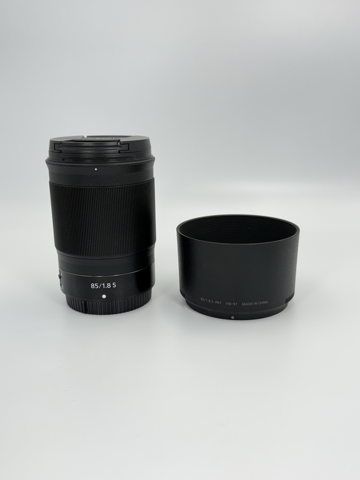 Nikon NIKKOR Z 85mm f/1.8 S Telephoto Lens Nikon Z Mount 67mm Hood Both Caps