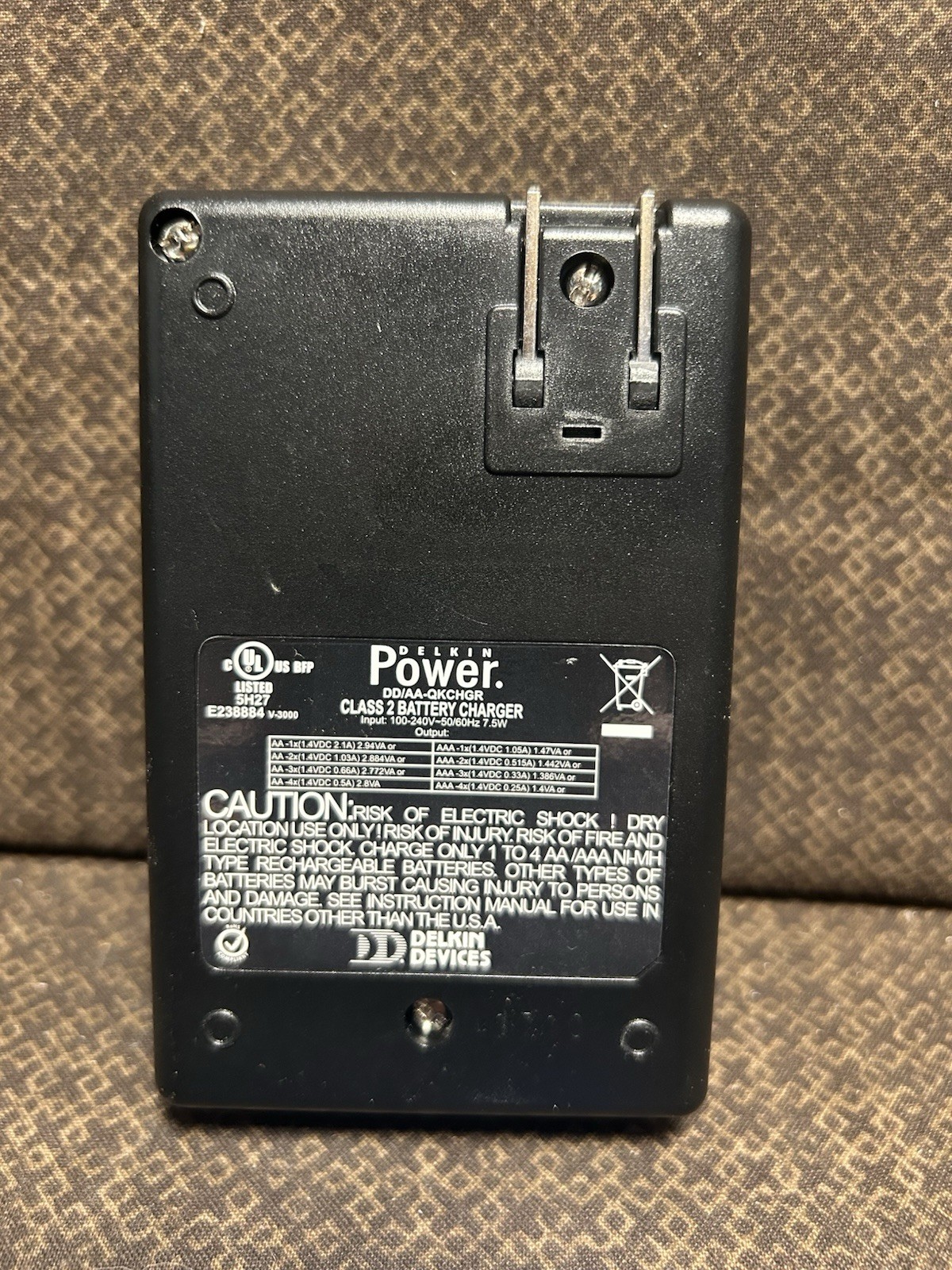 Delkin Power Universal AA/AAA Battery Quick Charger 100-240v 50/60Hz 7.5W