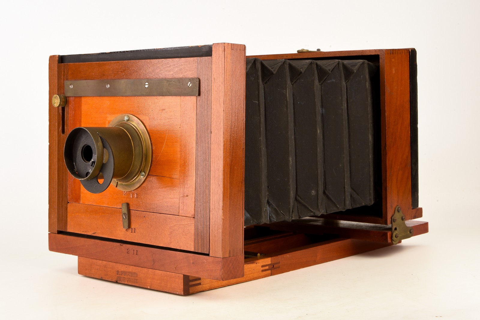 Putnam Marvel 5×8″ Large Format Tailboard Camera with Waterbury Brass Lens V33