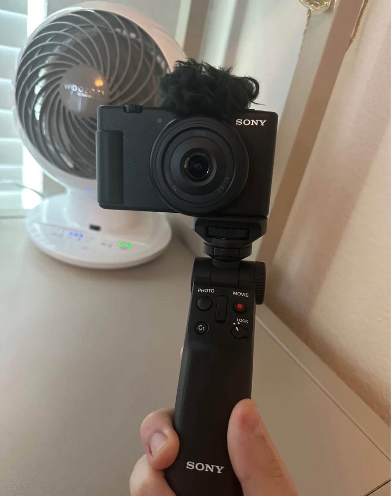 Sony ZV-1F Vlogging Camera – Creators Bundle