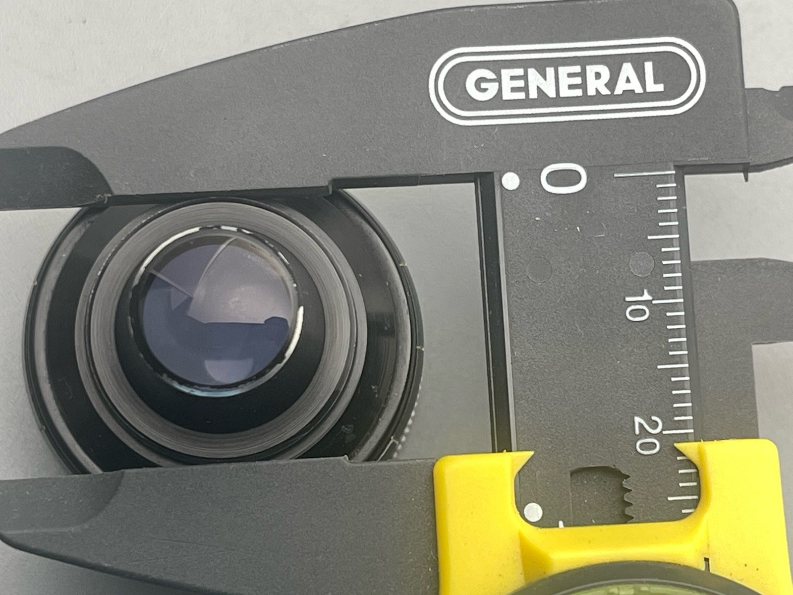 Hyper Kern Paillard 0,5x AR Wide Angle Auxiliary Lens for Bolex 8mm Cine D Mount