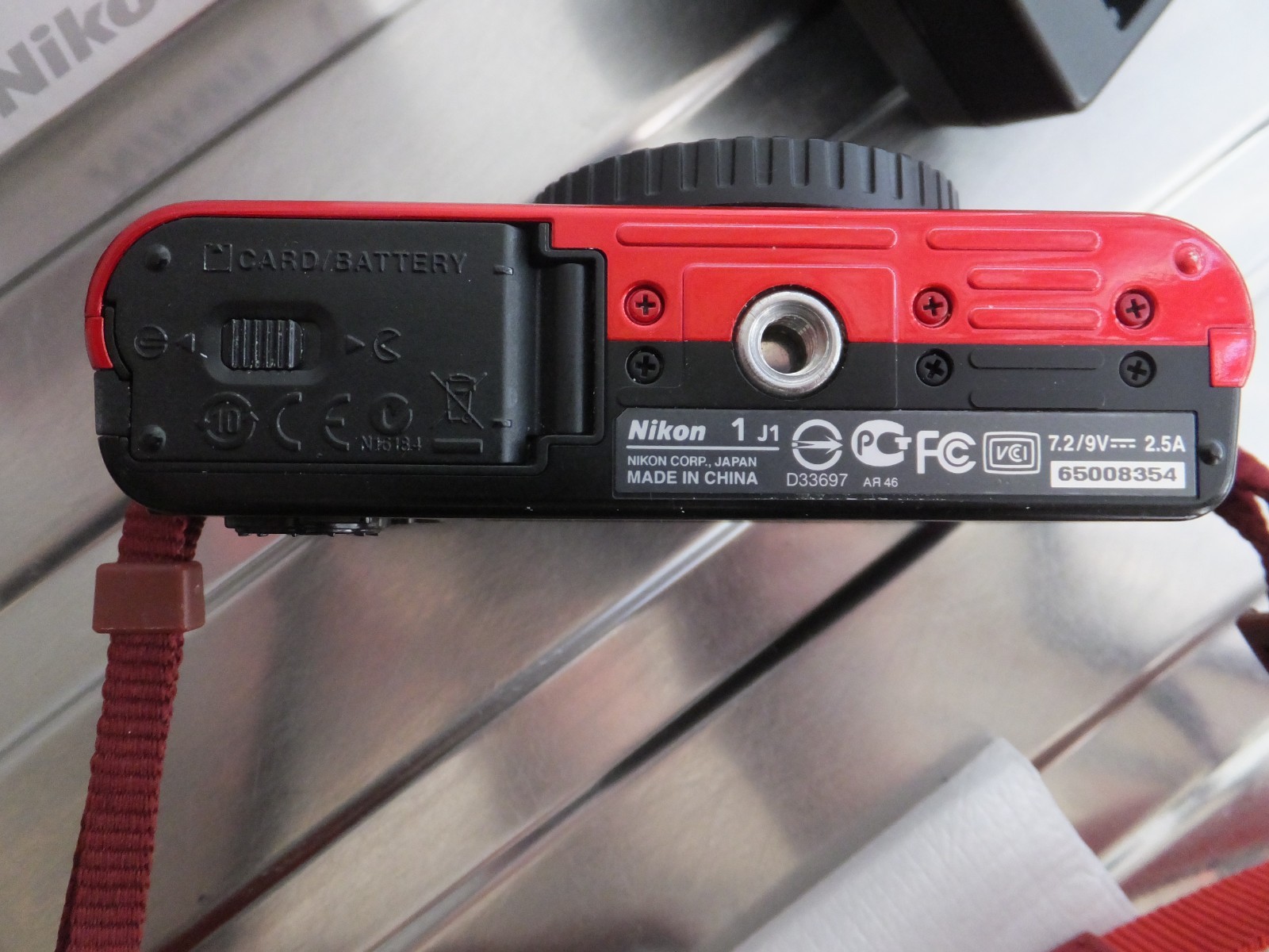 Nikon 1 J1 10.1 MP Red. Mirrorless DSLR Camera Body. Very Clean, Only 1805 Shots