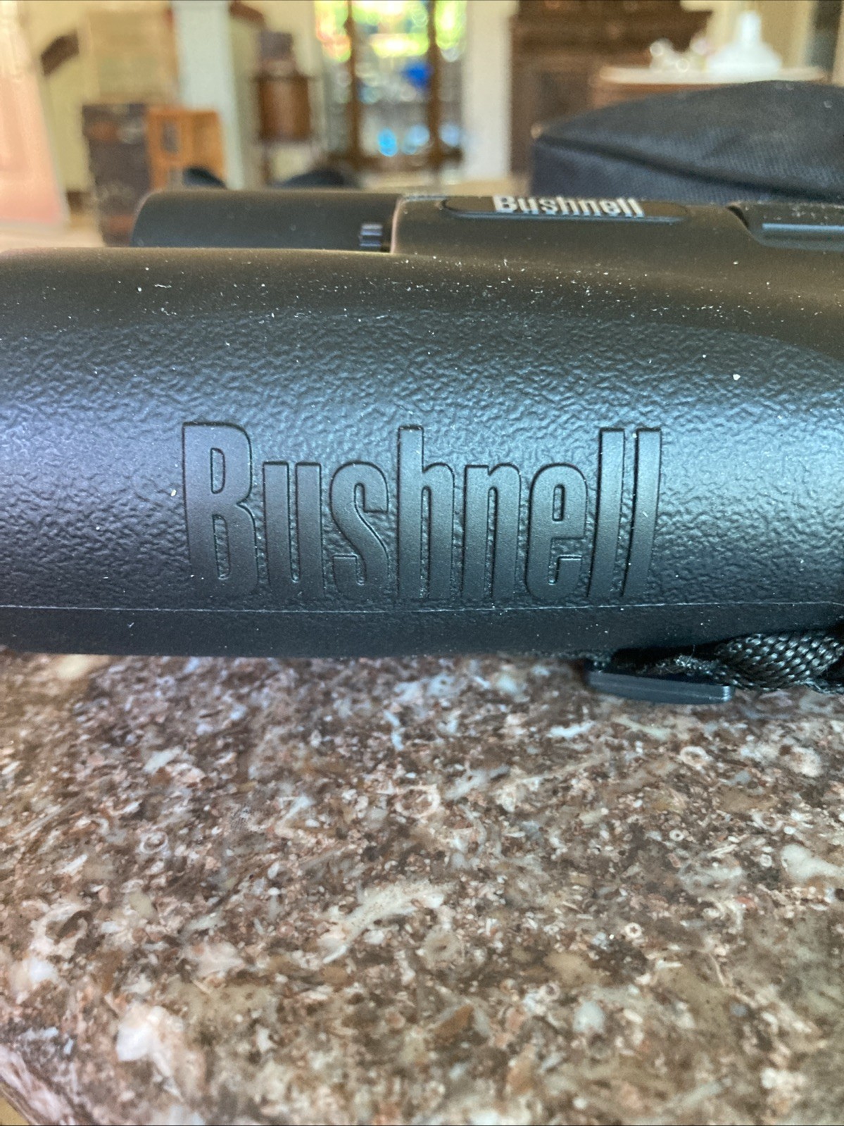 Bushnell Pacifica Binoculars 10×42, 305 ‘ FOV 1000 Yards