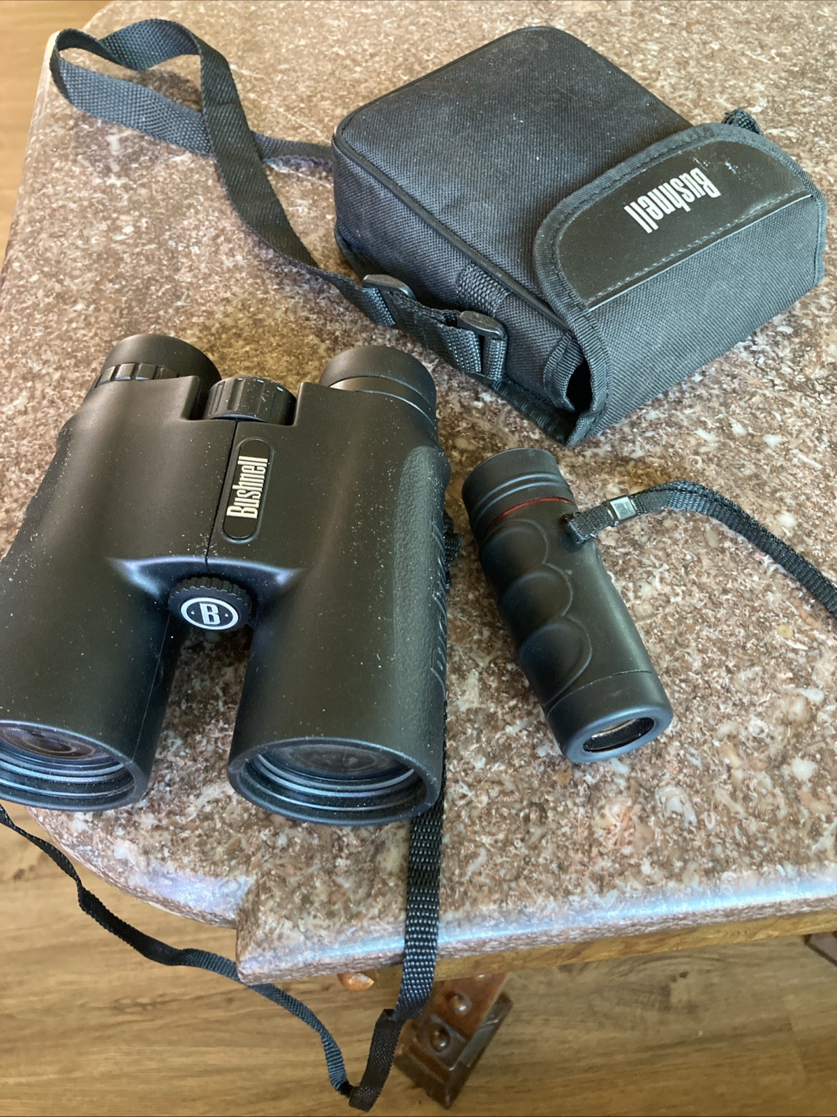 Bushnell Pacifica Binoculars 10×42, 305 ‘ FOV 1000 Yards