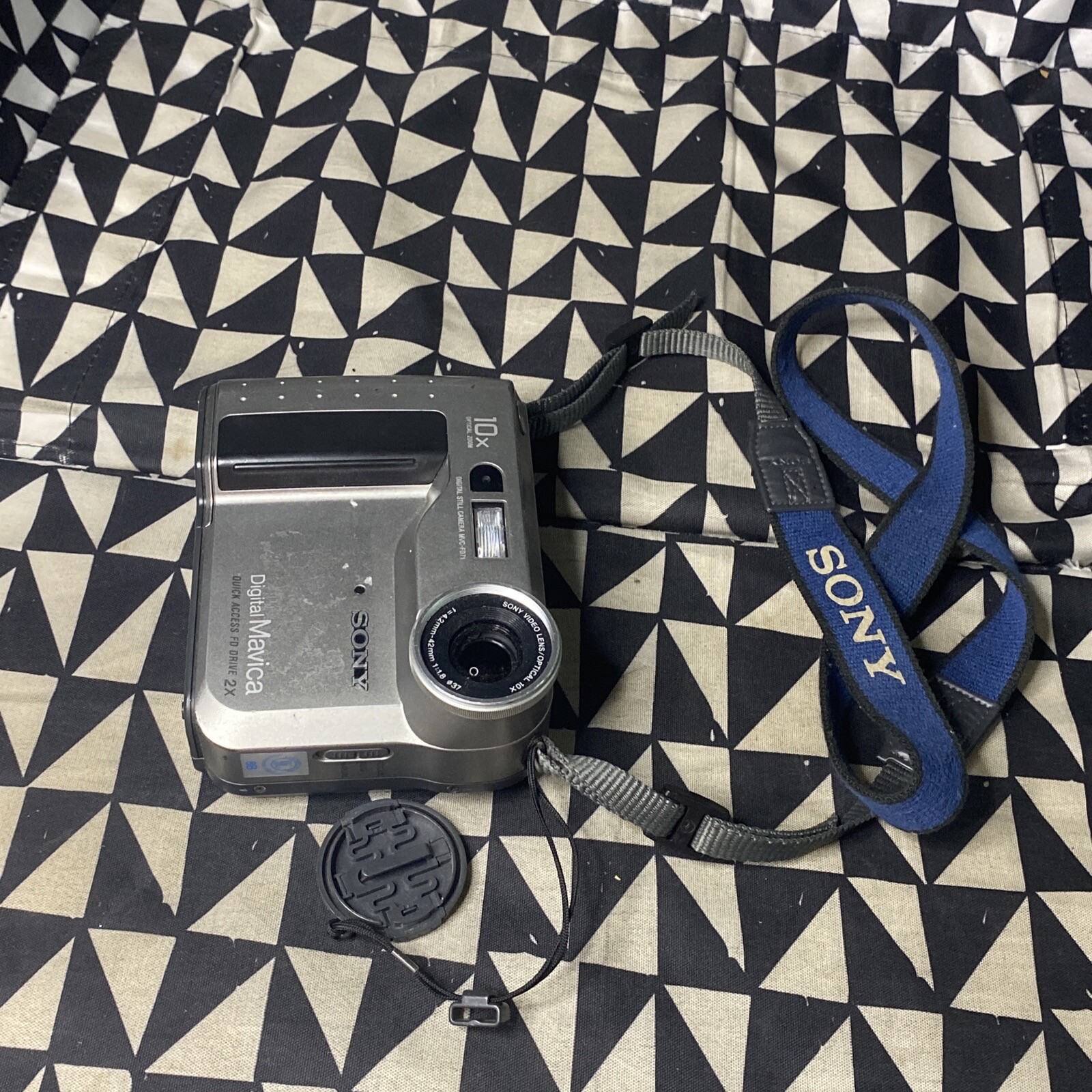 Sony Mavica MVC-FD71 0.4MP Digital Camera Untested
