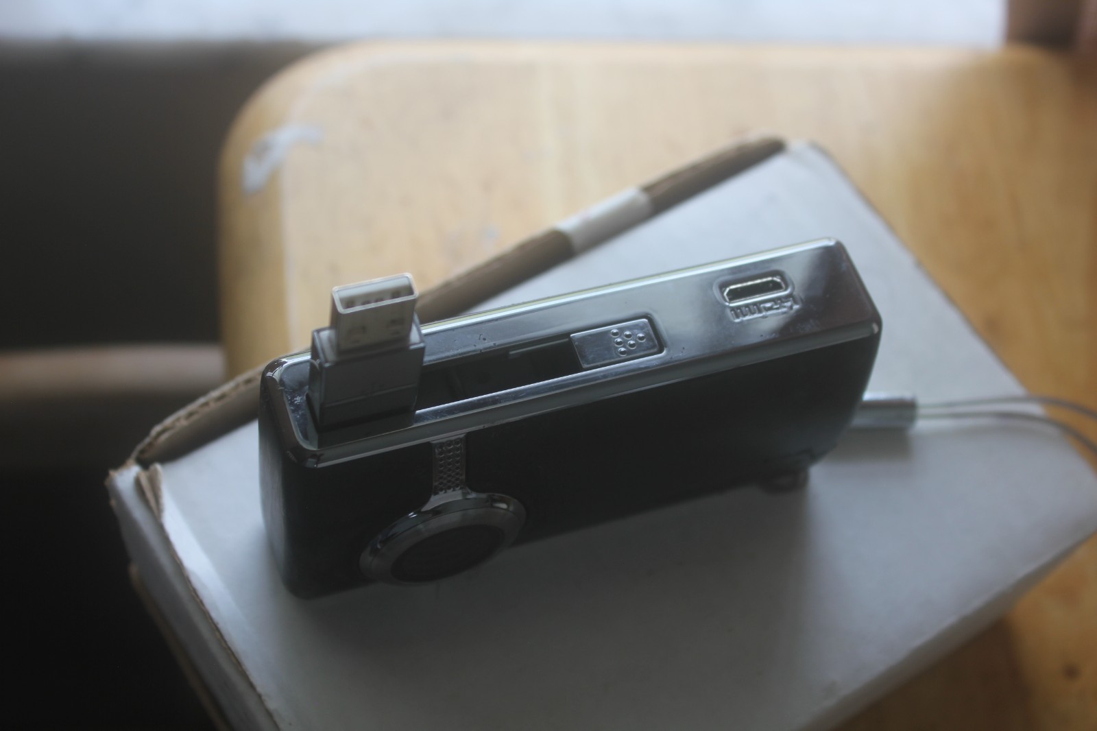 Flip U2120B UltraHD 2nd Generation Camcorder/Video Recorder & 2AA Battery- WORKS