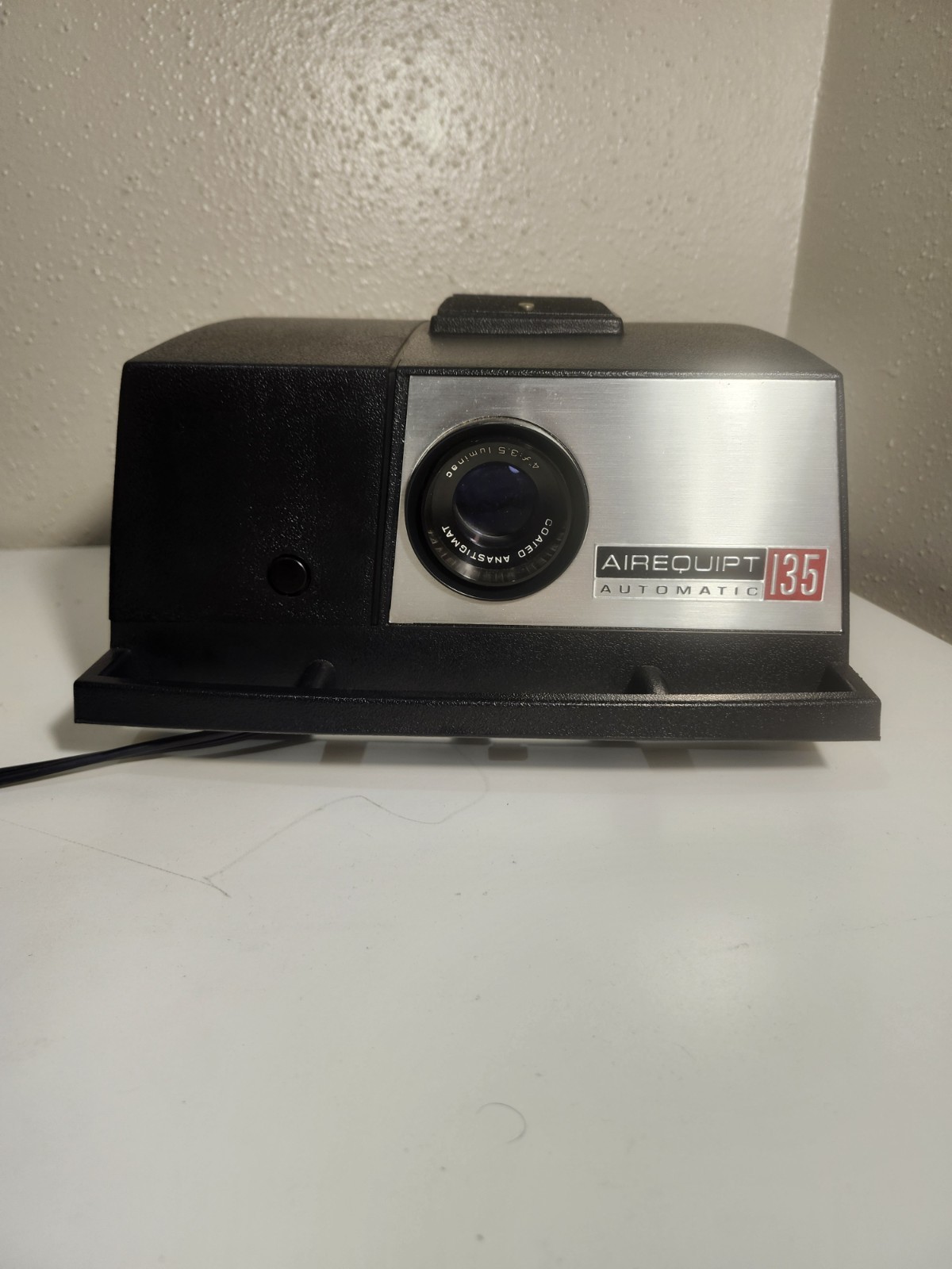 Airequipt 135 Desktop 2×2 Slide Projector Black 4″ 3.5 Lumimag Table Top