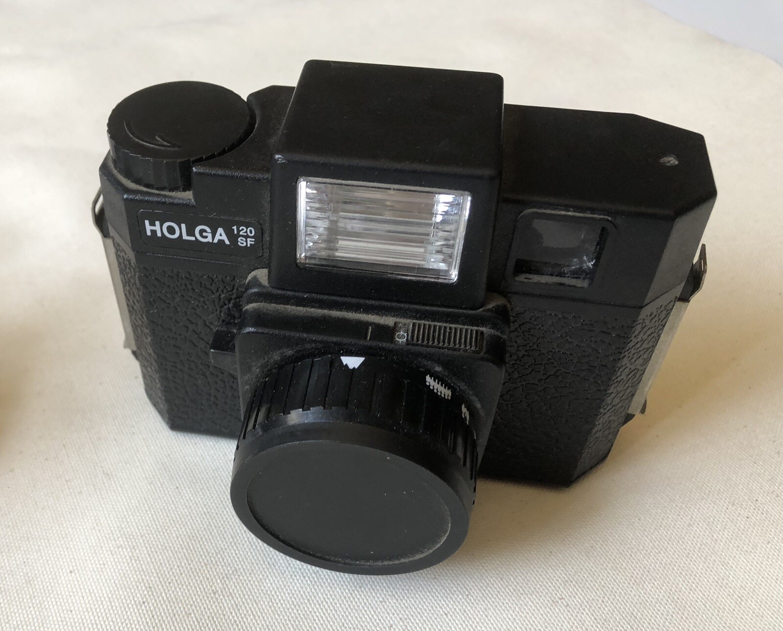 HOLGA 120 SF – = Medium format SLR Film Camera with lens & flash –