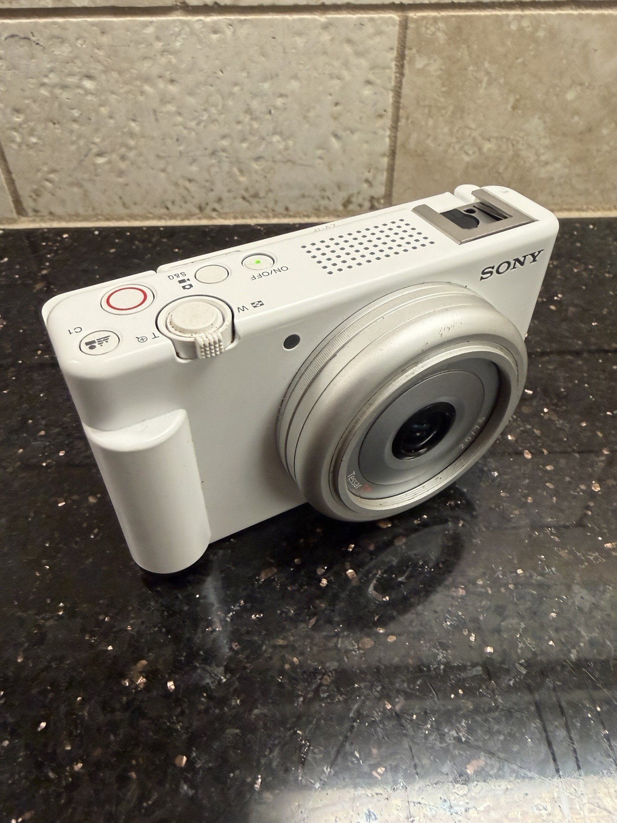 Sony ZV-1F Vlog Camera 4K Content Creators / Video Recorders Wi-Fi White Nice !!