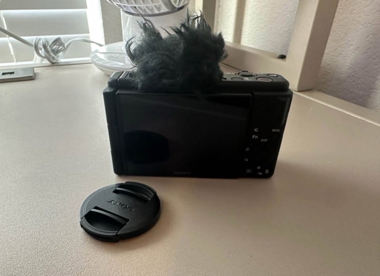 Sony ZV-1F Vlogging Camera – Creators Bundle