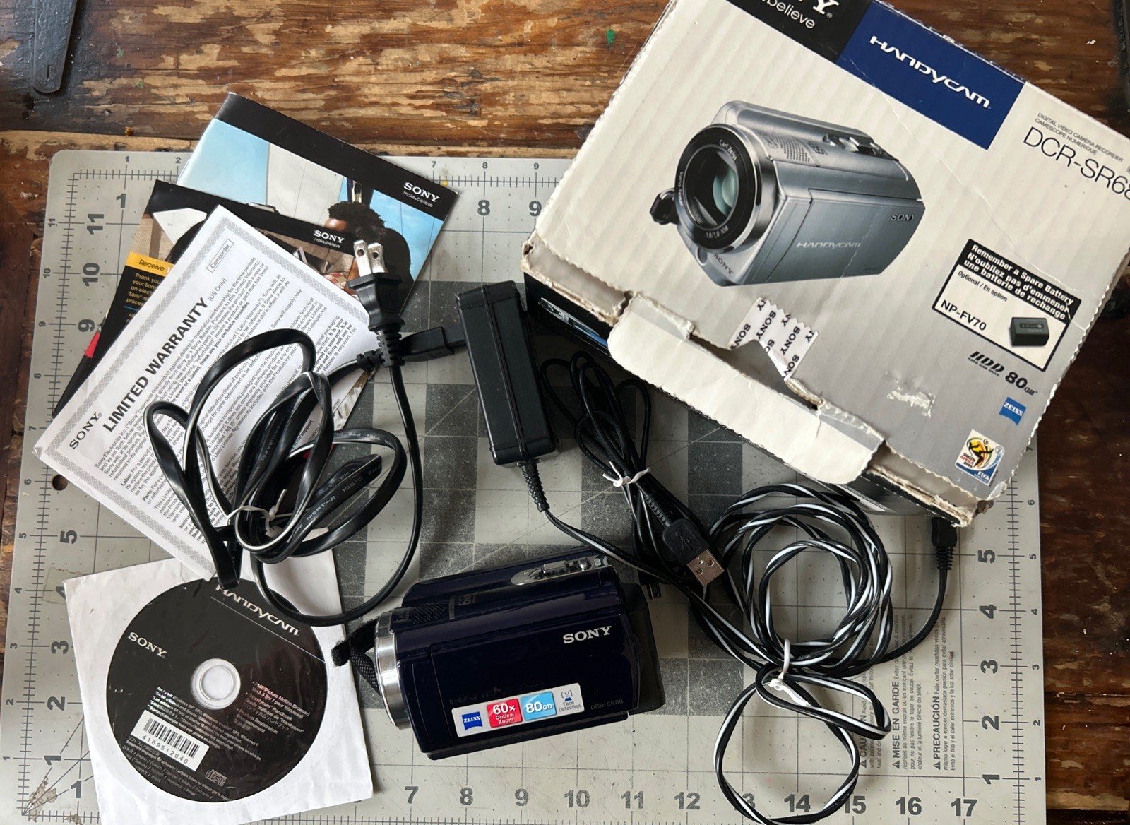 Sony Handycam DCR-SR68 80GB HDD Camcorder Blue – Tested – 60x Zoom Touchscreen