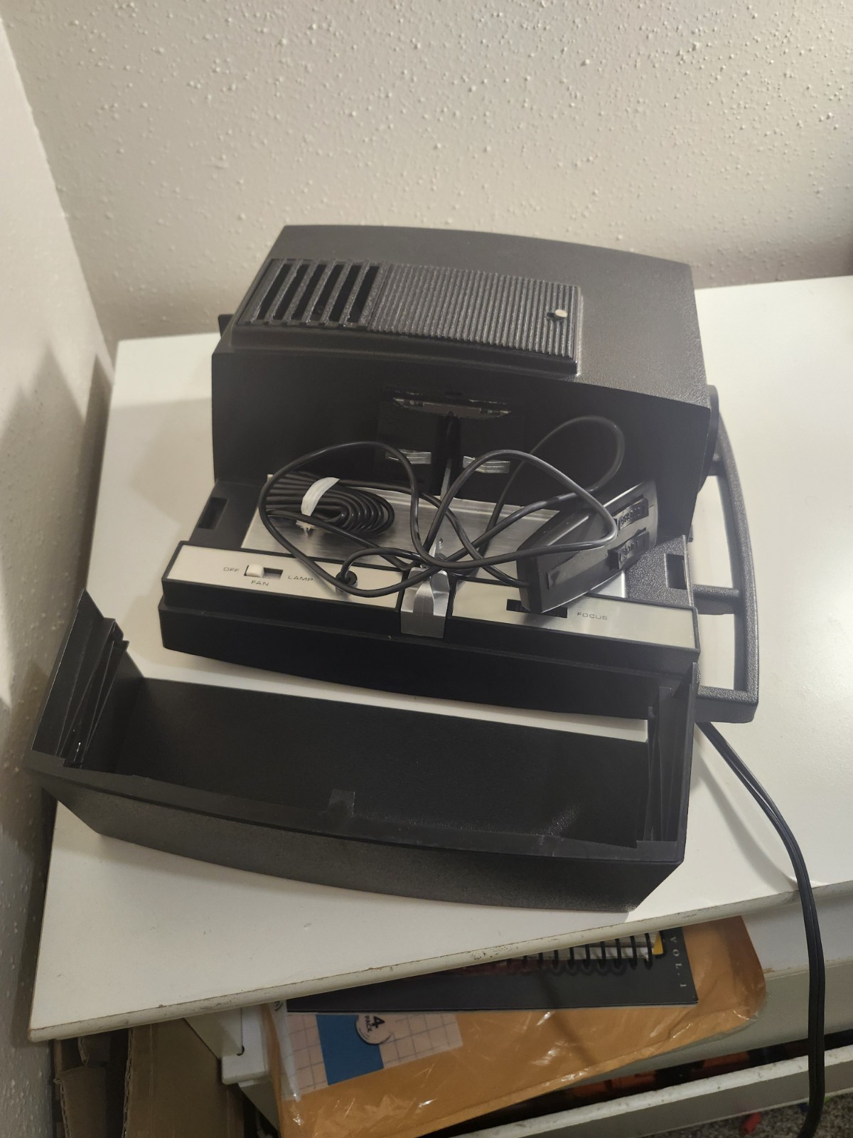 Airequipt 135 Desktop 2×2 Slide Projector Black 4″ 3.5 Lumimag Table Top