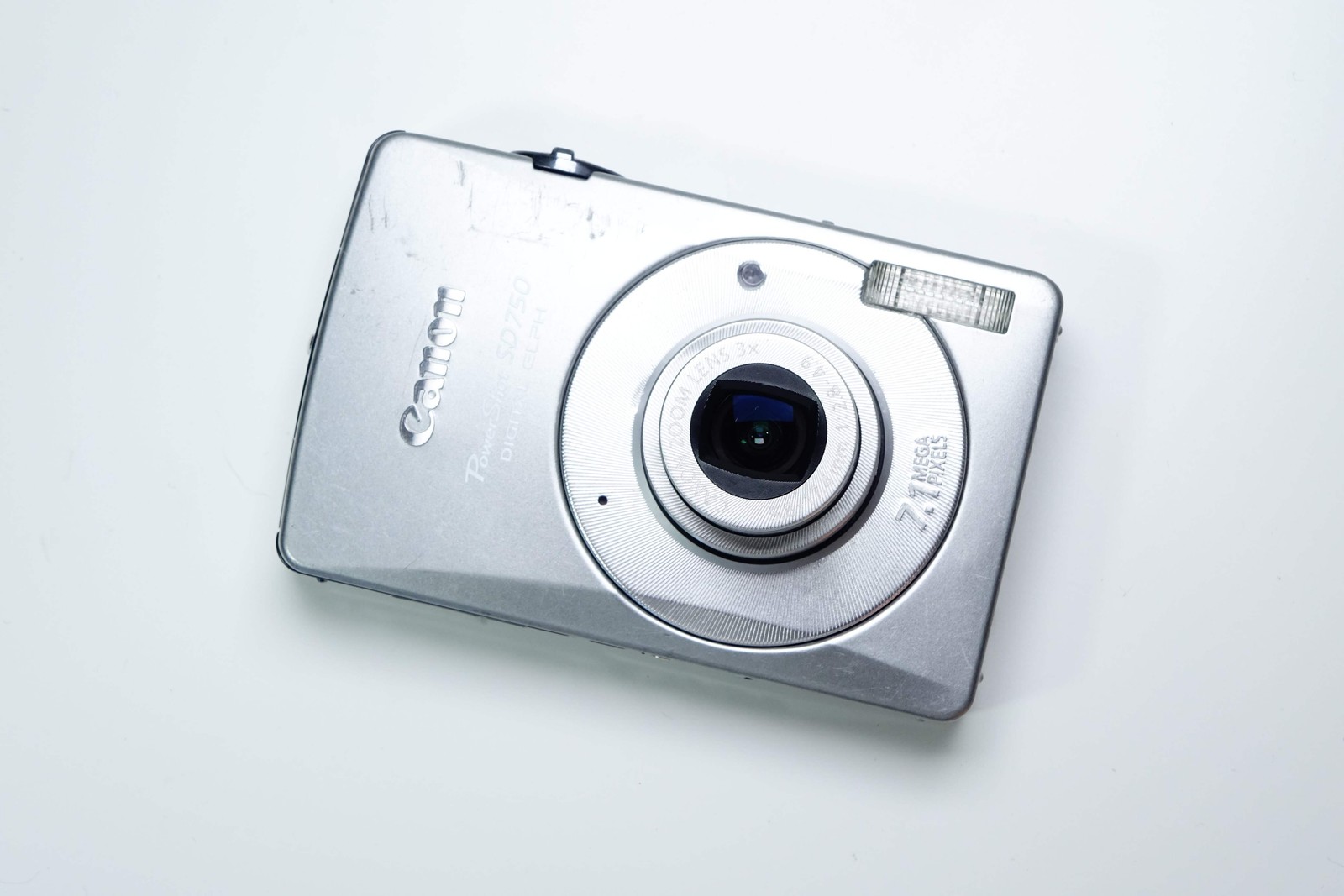 *READ* Canon PowerShot SD750 / IXUS 75 Compact CCD Silver