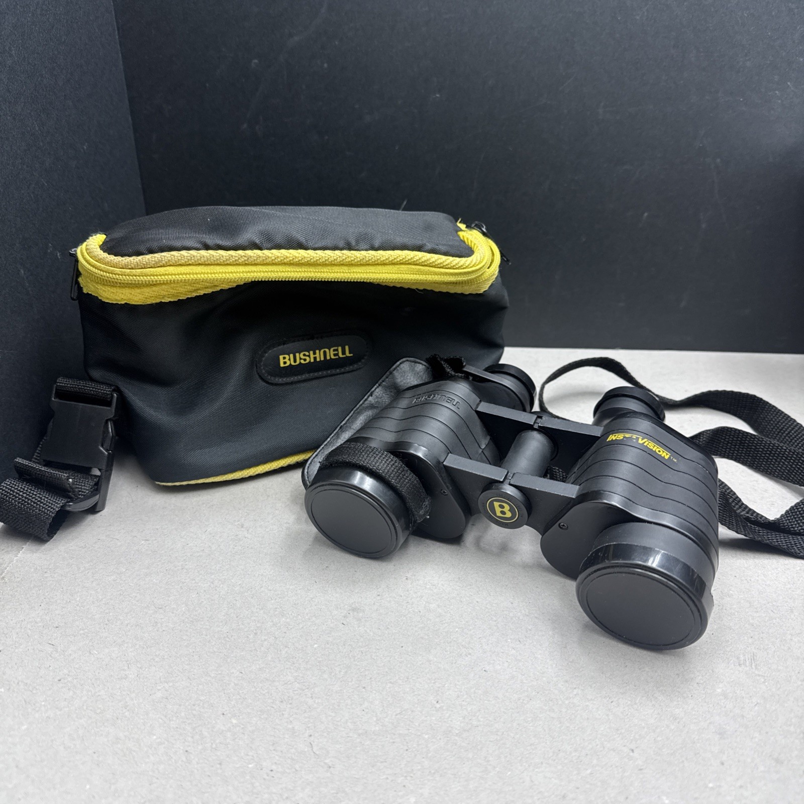 Bushnell Insta Vision binoculars w/hand strap & case 7×35 WA nice condition