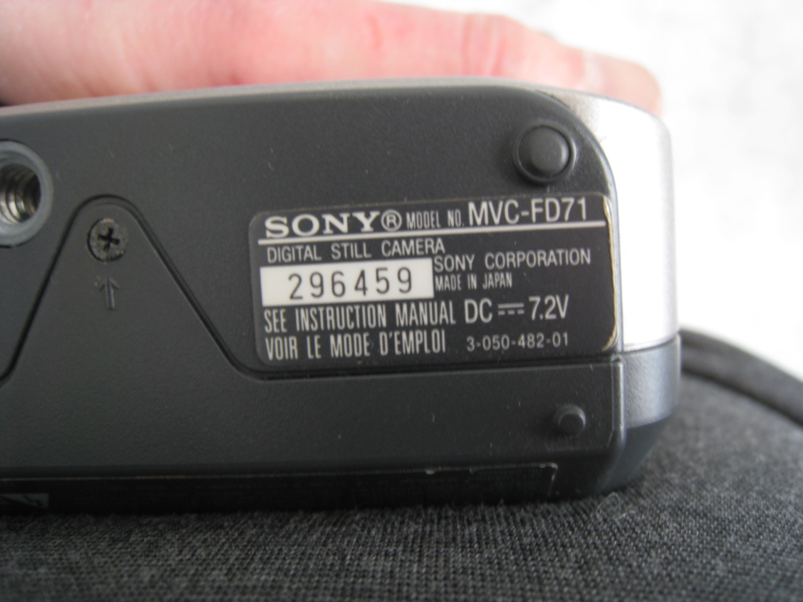 Dead Tech – Sony Digital Mavica MVC-FD71 Floppy Disk Camera Kit