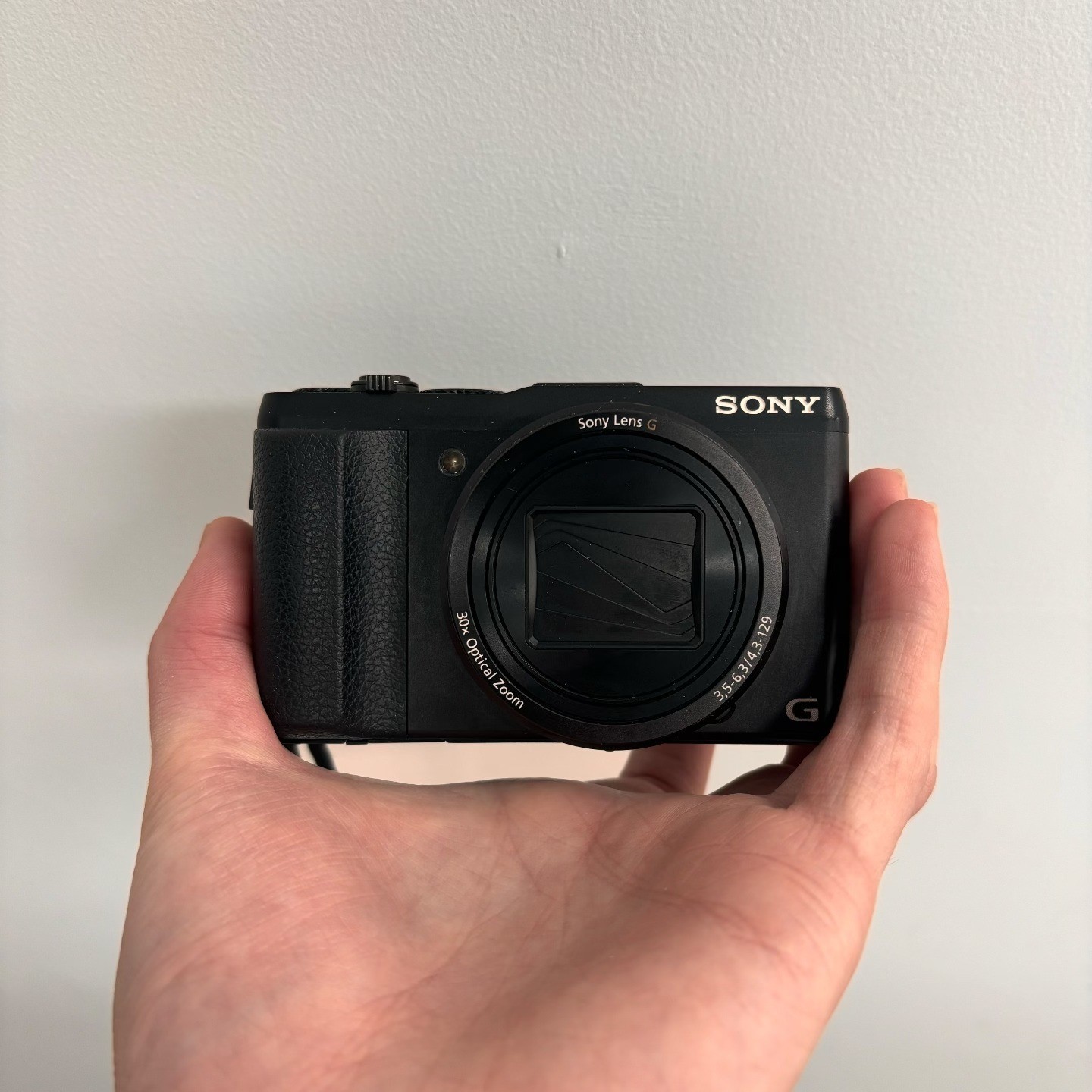 Sony Cyber-Shot DSC-HX50 20.4MP 30x Optical Zoom Digital Camera Black