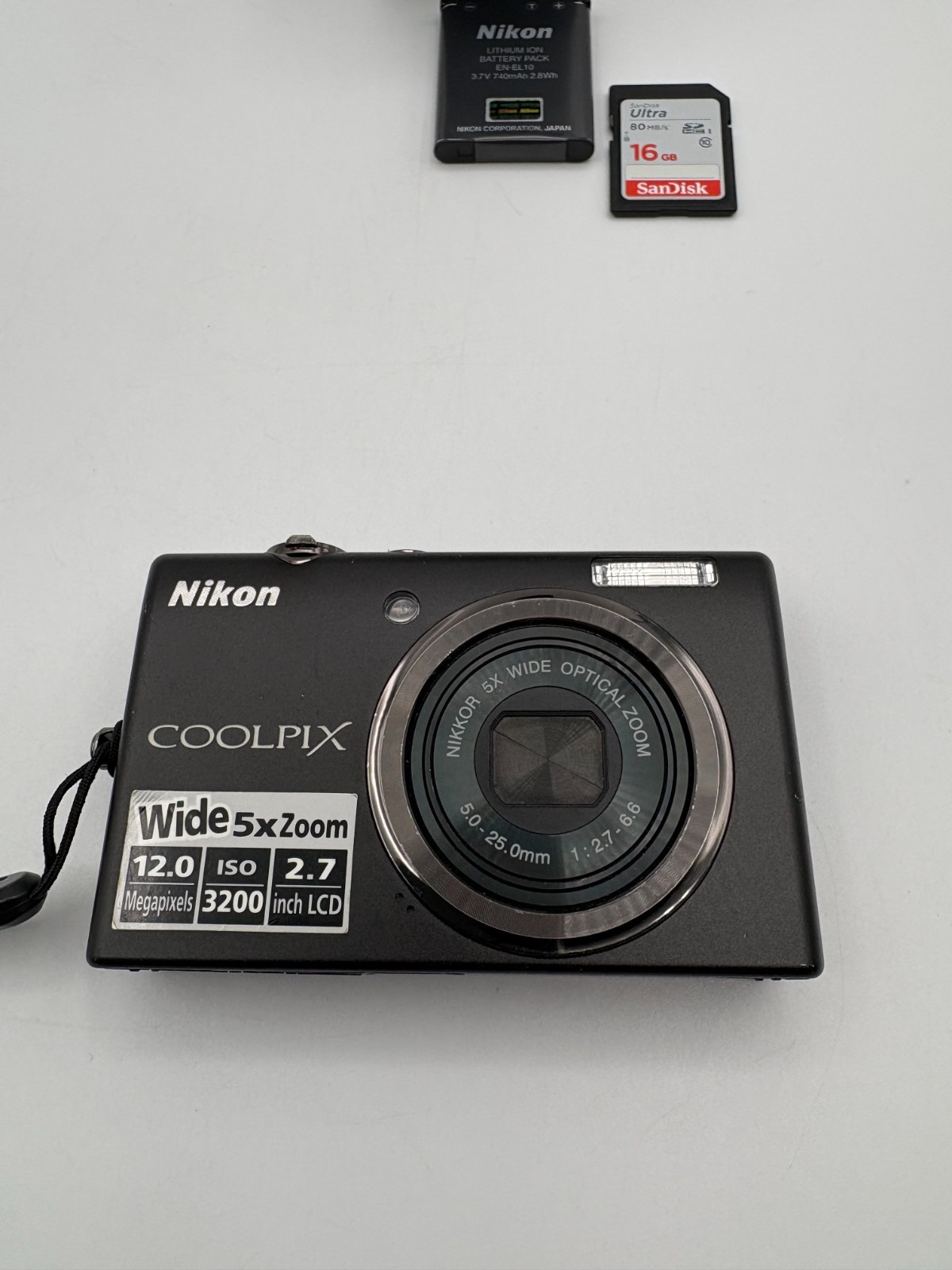 Nikon Coolpix S570 12.0MP Digital Camera Black w/5x Zoom Bundle