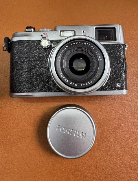FUJIFILM FinePix X100S Silver 16.3MP Compact Digital Camera Point & Shot 90%New