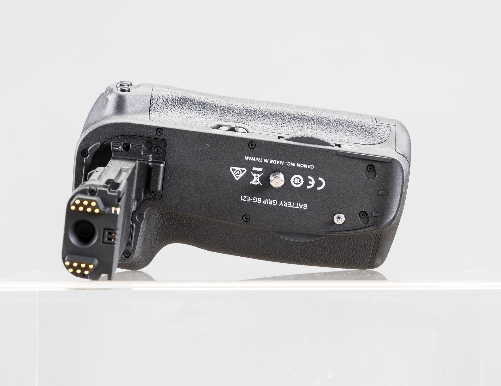 BRAND NEW Canon BG-E21 Battery Grip for EOS 6D Mark II – Open Box, Never Used