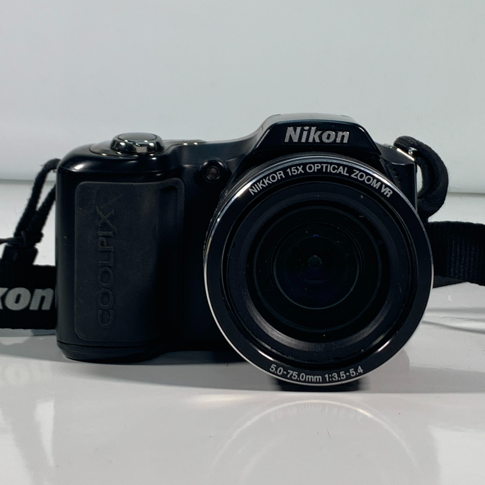 Nikon COOLPIX L100 10.0MP 15x Zoom Digital Battery Operated Camera Used Read