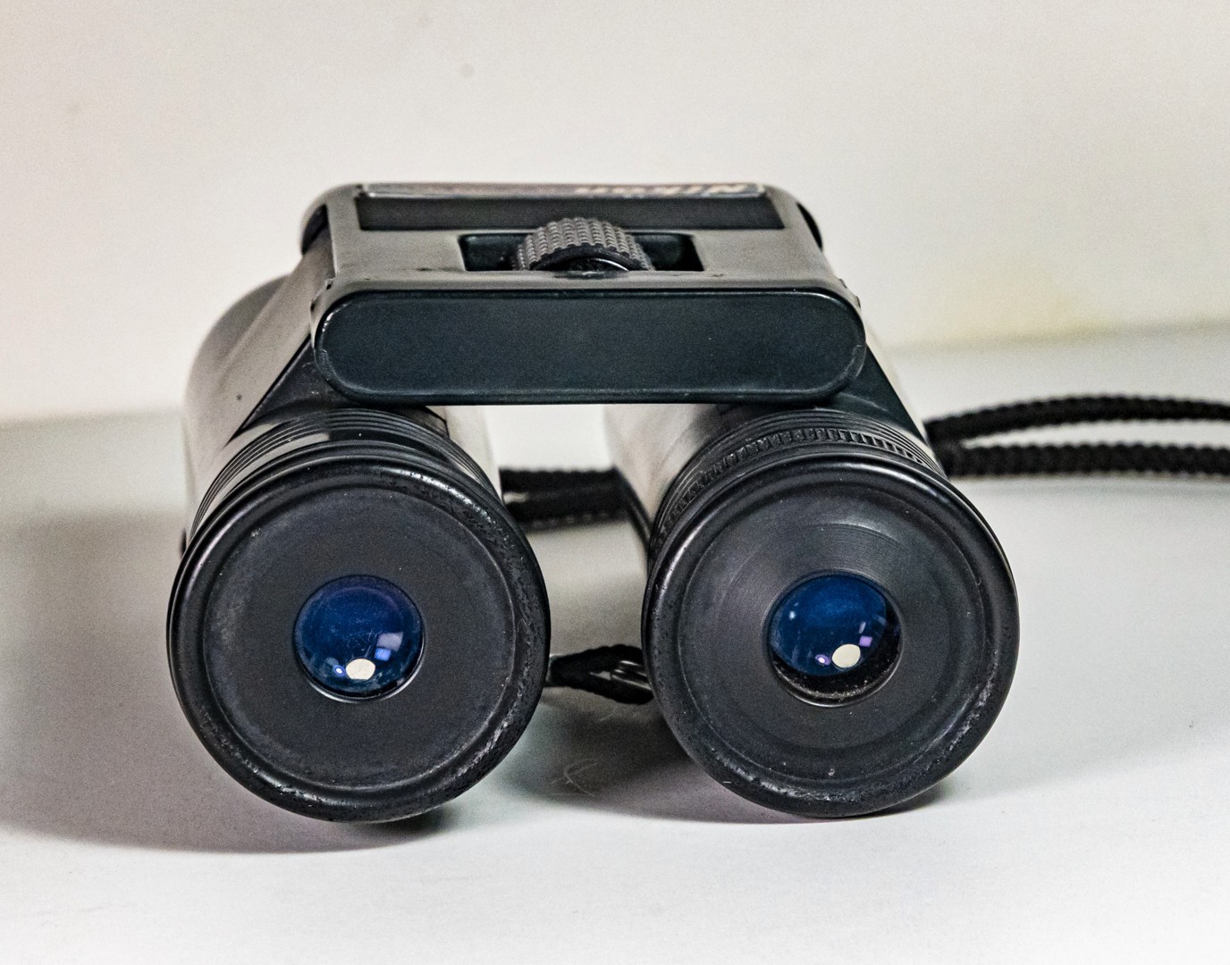 Nikon 8×20 Roof Prism Binoculars with Case. Light and compact, made in Japan.