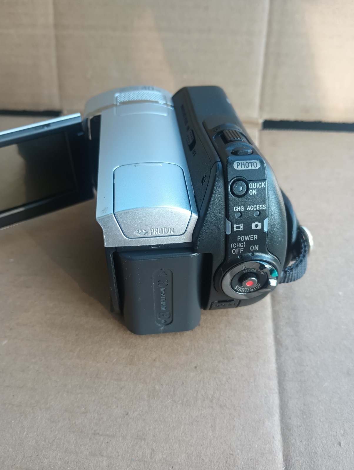 Sony Handycam DCR-SR45 30GB HDD SD Camcorder 40x Zoom 2.7″ LCD USB