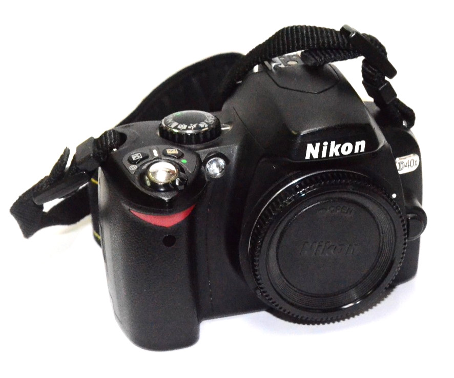 Nikon D40x DSLR Camera (Body Only) Less 23k on Shutter Count w/Battery & Charger