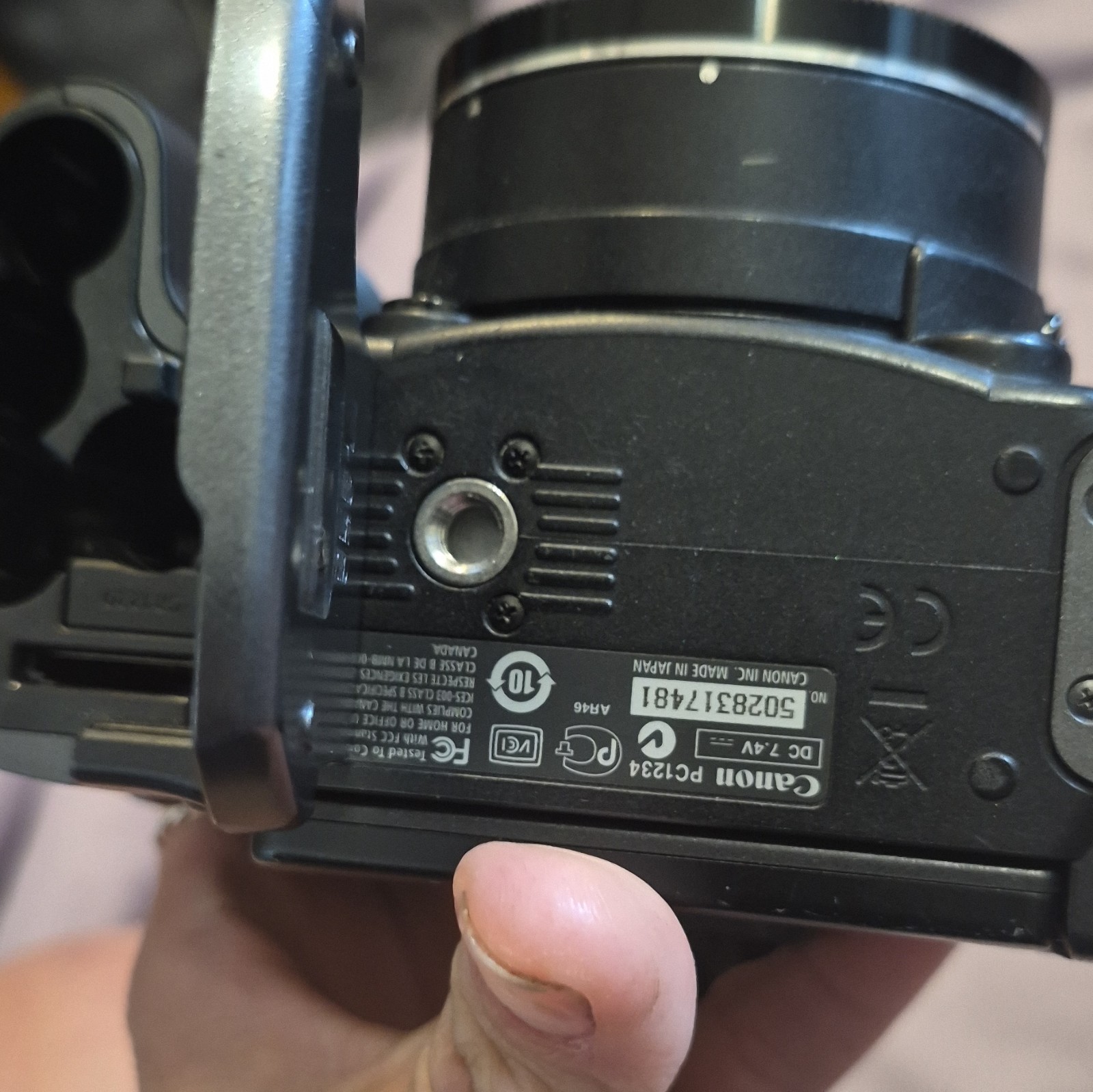 Canon PowerShot S5 IS 8MP Point & Shoot Black 12x Zoom IS Flash 2.5in USB