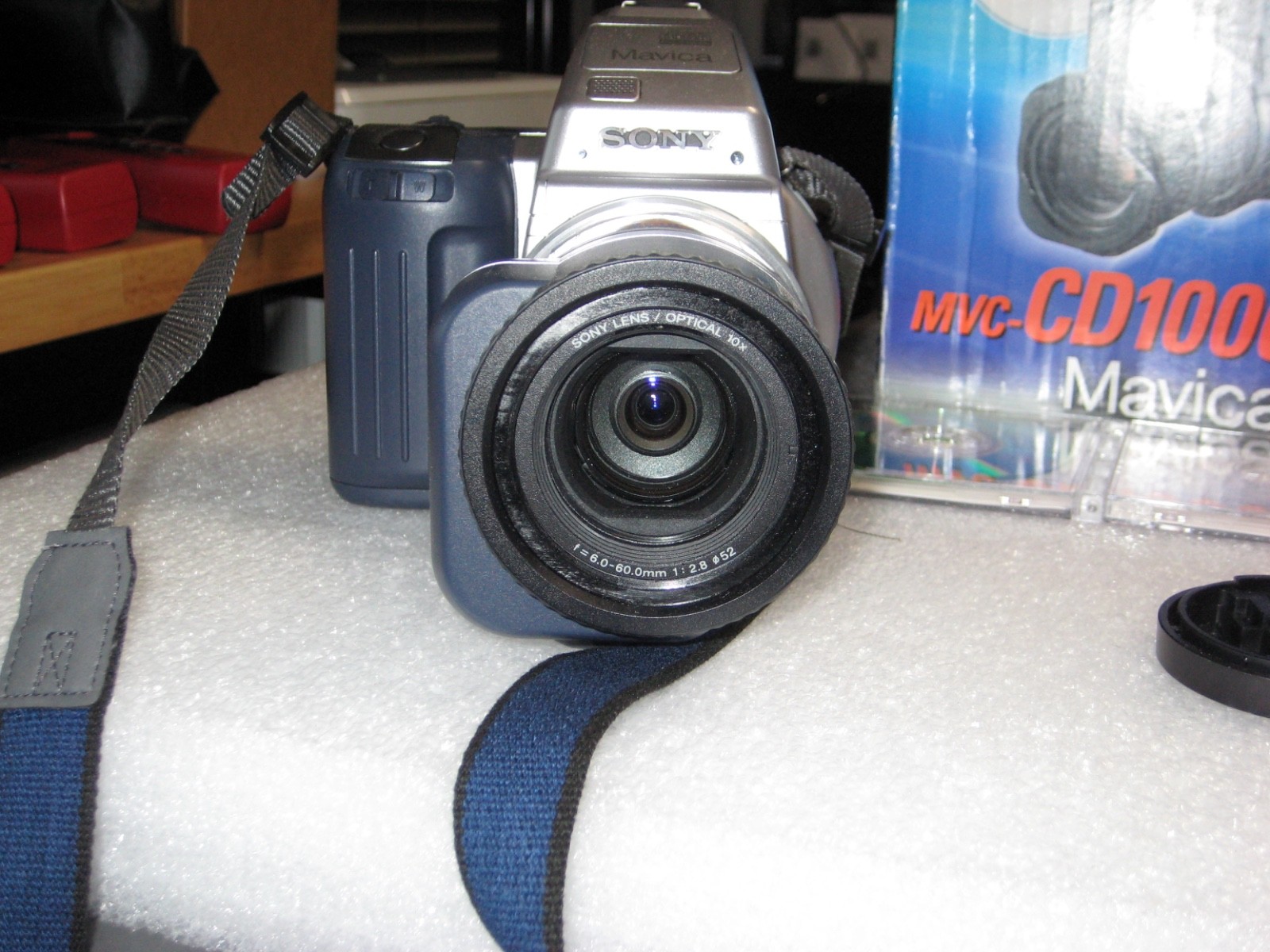 Sony Mavica MVC-CD1000 2.1MP Digital Camera Black & Metallic silver Pre-owned