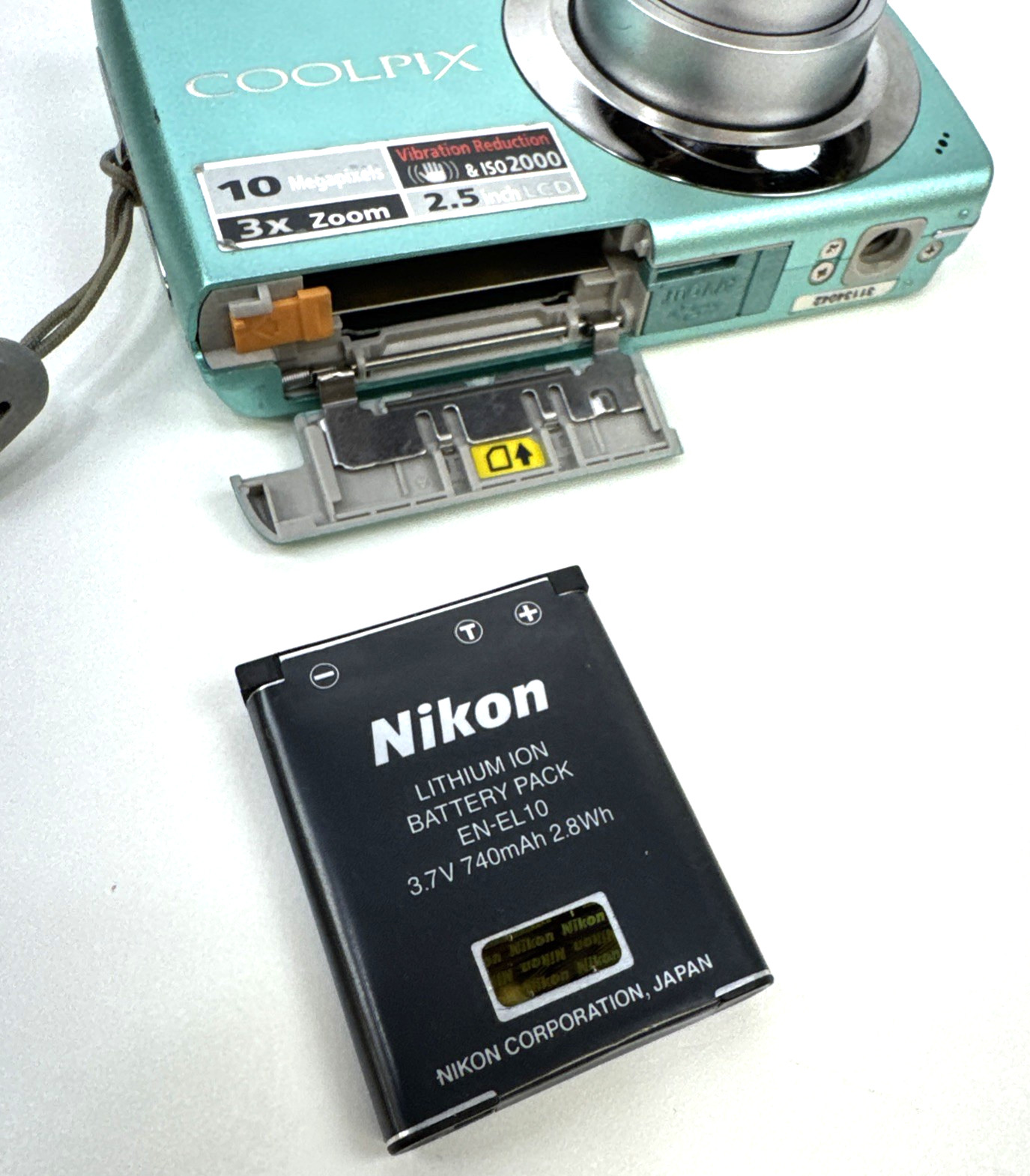Nikon Coolpix S220 10.0MP Digital Camera Broken Lens Error Parts/Repair