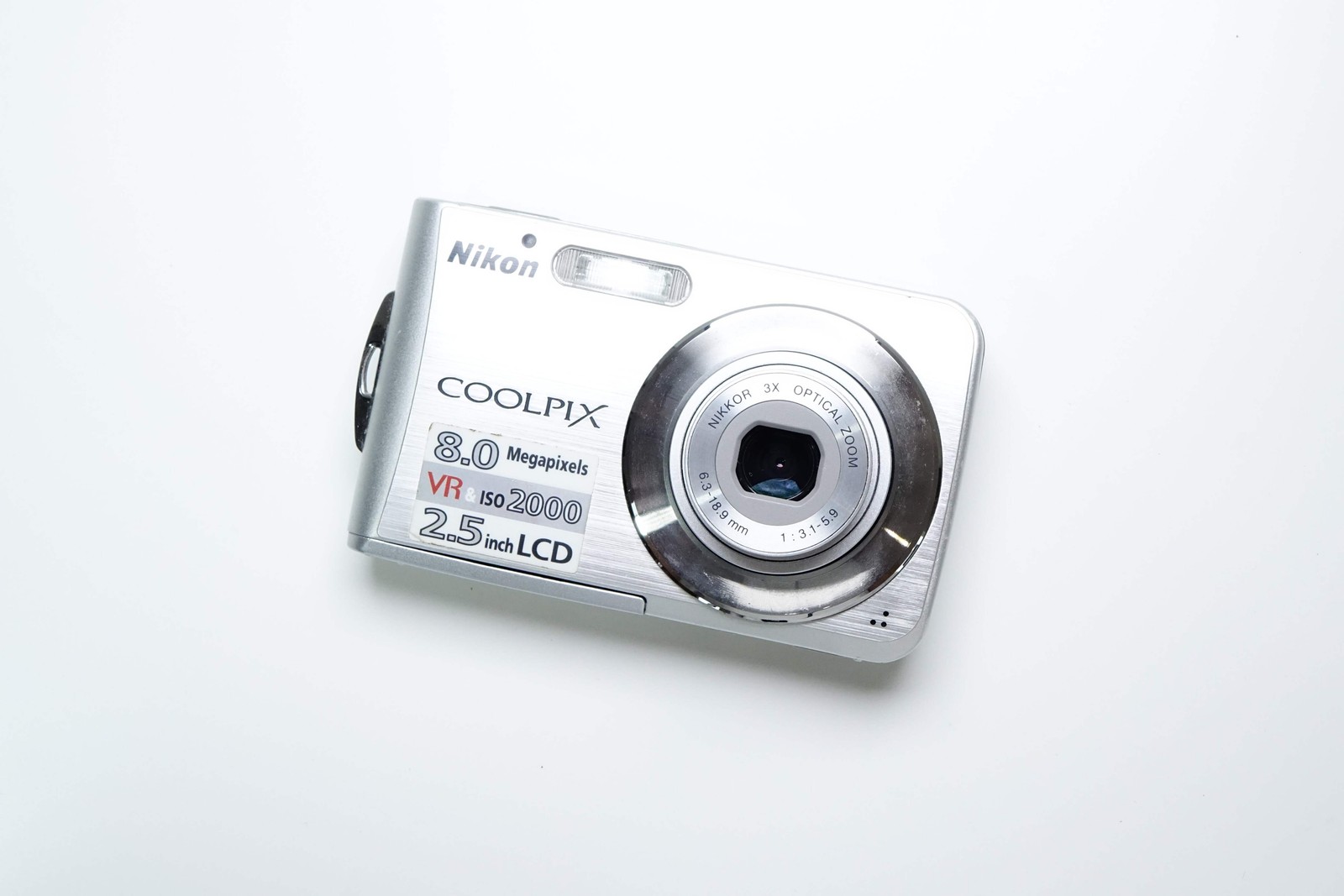 Nikon Coolpix S210 8MP Compact Camera Silver + SD – 12 MONTH WARRANTY