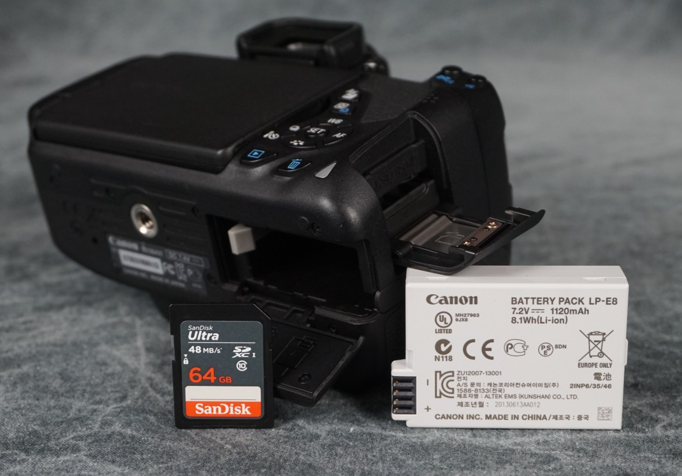 Canon EOS Rebel T5i 700D 18MP 1080p DSLR Set 16K Clicks W/ 18-135mm IS STM Lens