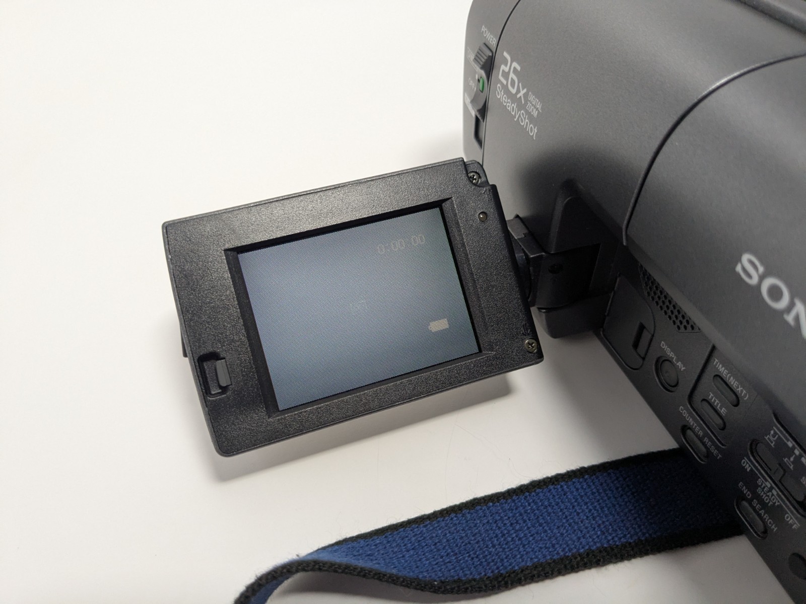 Sony Handycam CCD-TRV22 Video8 Standard Definition Camcorder (Gray) Bundle