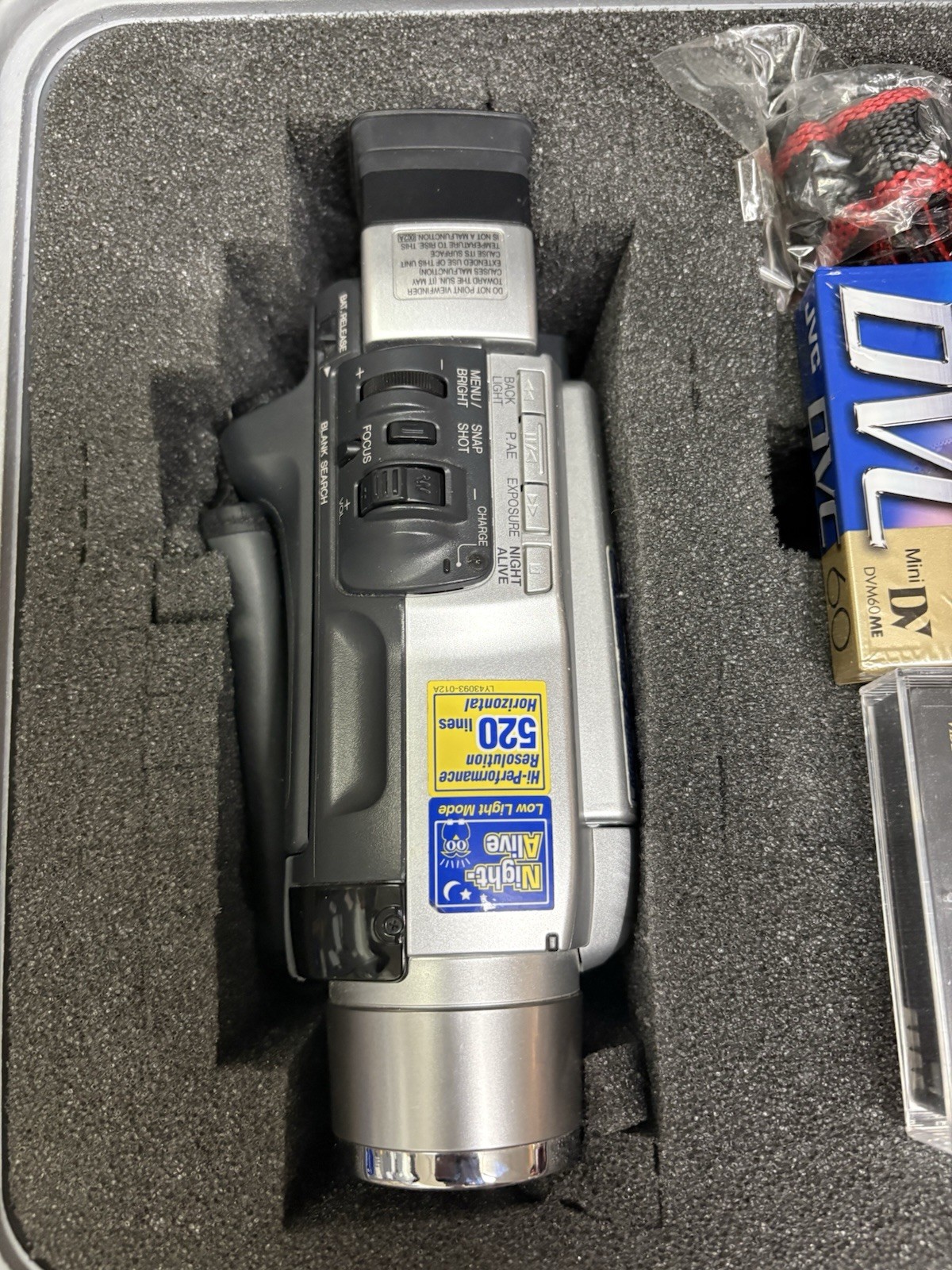 JVC GR-DVL520U Night Alive MiniDV Camcorder 10x/400x 2.5″ LCD Light DV