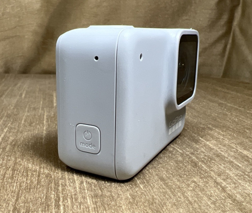 GoPro 7 White Hero 10MP 4K Action Camera 64gb SD Bundle – No Charge Port Cover