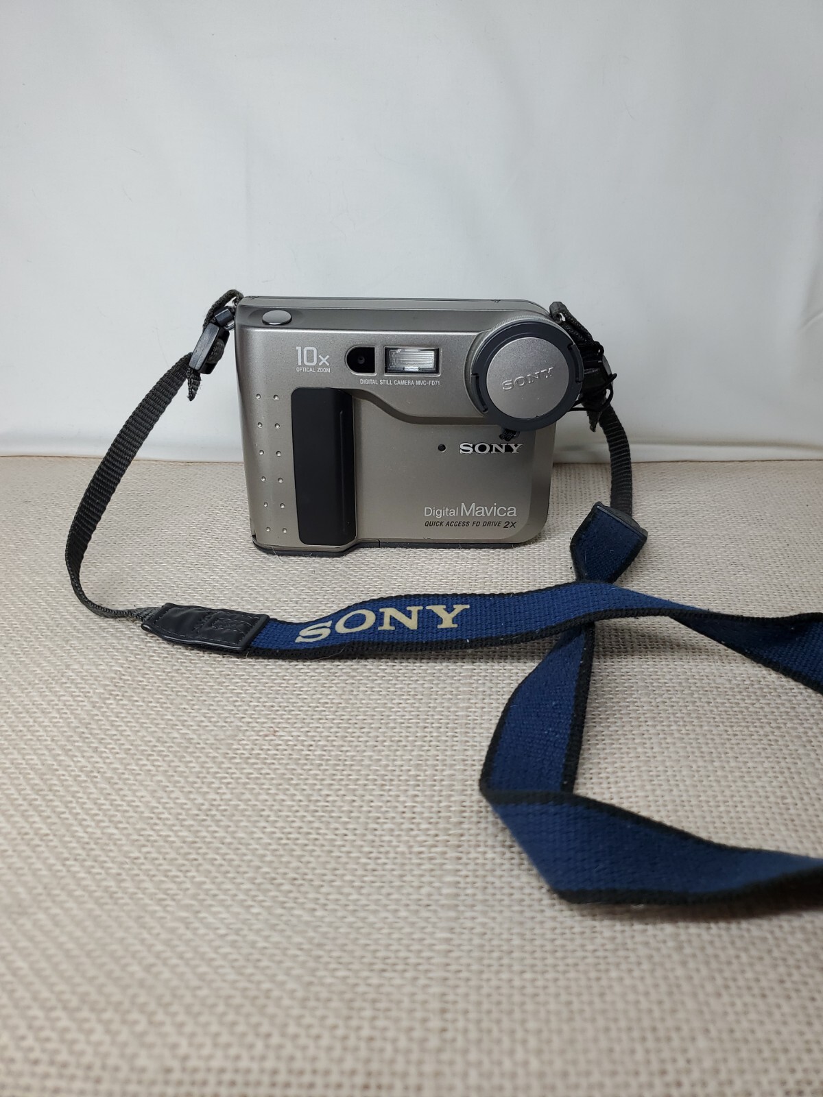 SONY MAVICA DIGITAL CAMERA MVC FD71 TAKES FLOPPY DISCS NO BATTERY