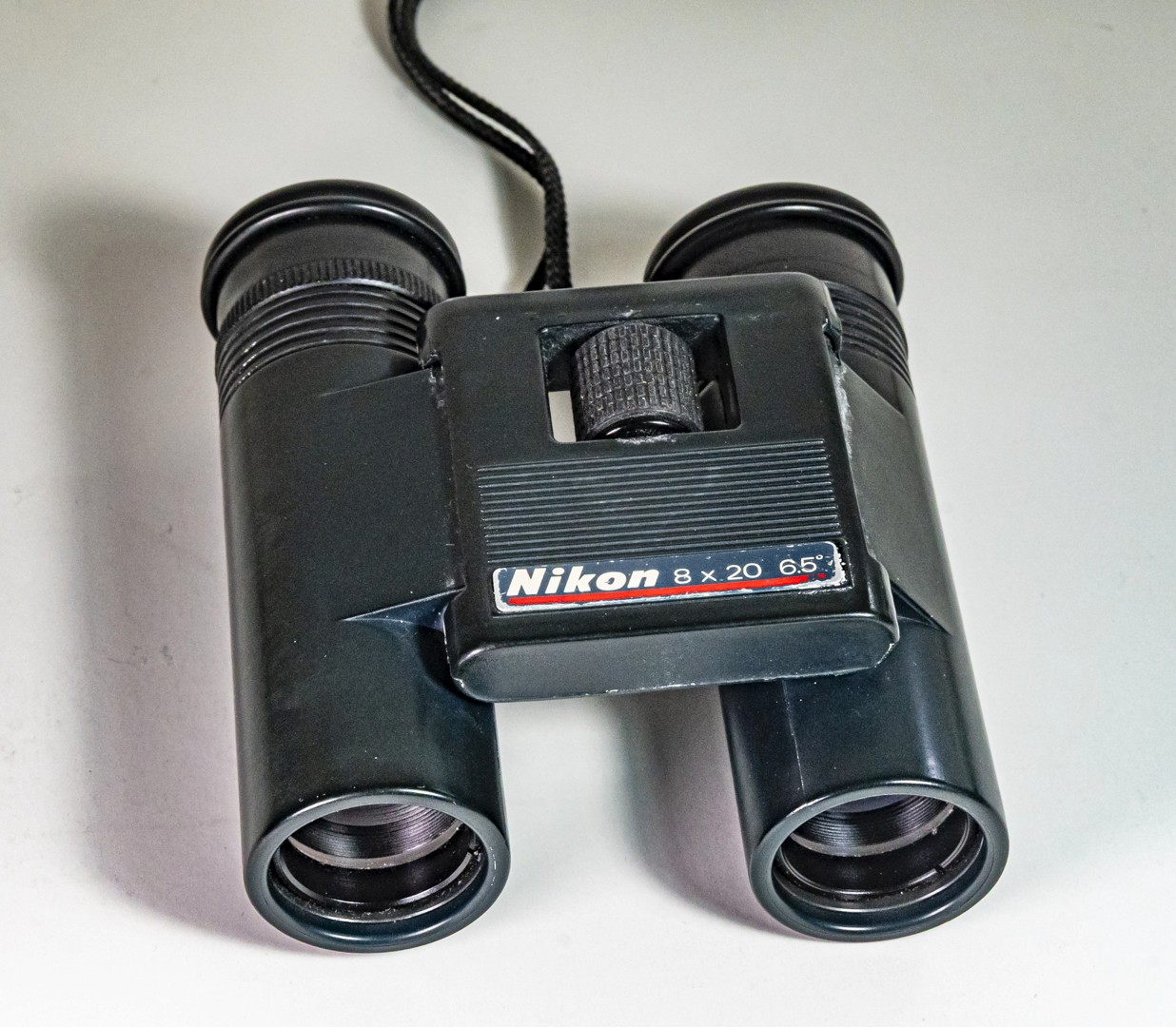 Nikon 8×20 Roof Prism Binoculars with Case. Light and compact, made in Japan.