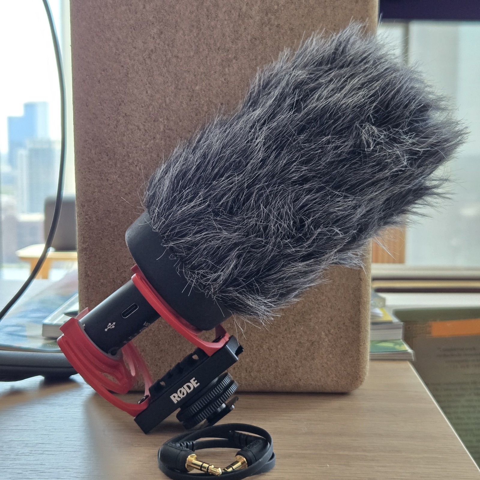 Rode VideoMic GO II Ultracompact Analog/USB Camera – Black/Red