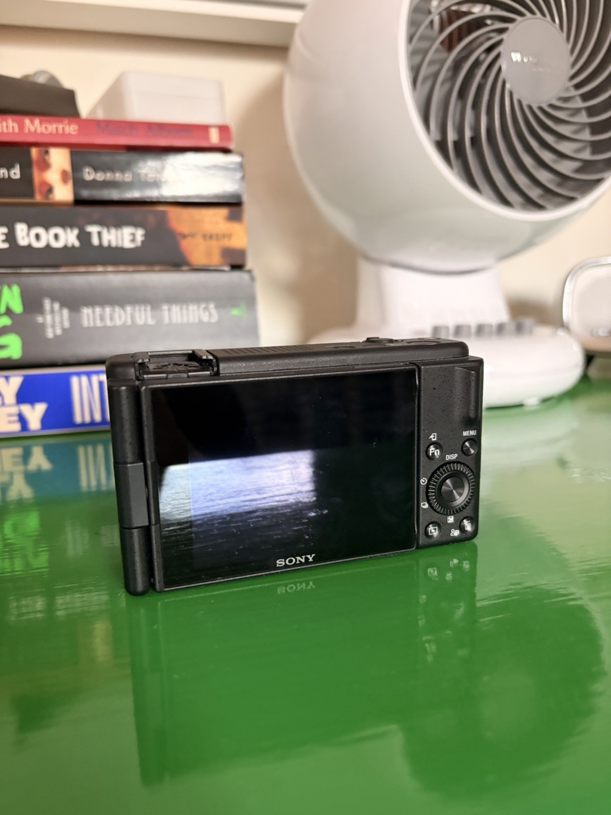 Sony ZV-1F 4K F/2 Vlogging Digital Camera Black, Brand New, Yes Charger/Battery
