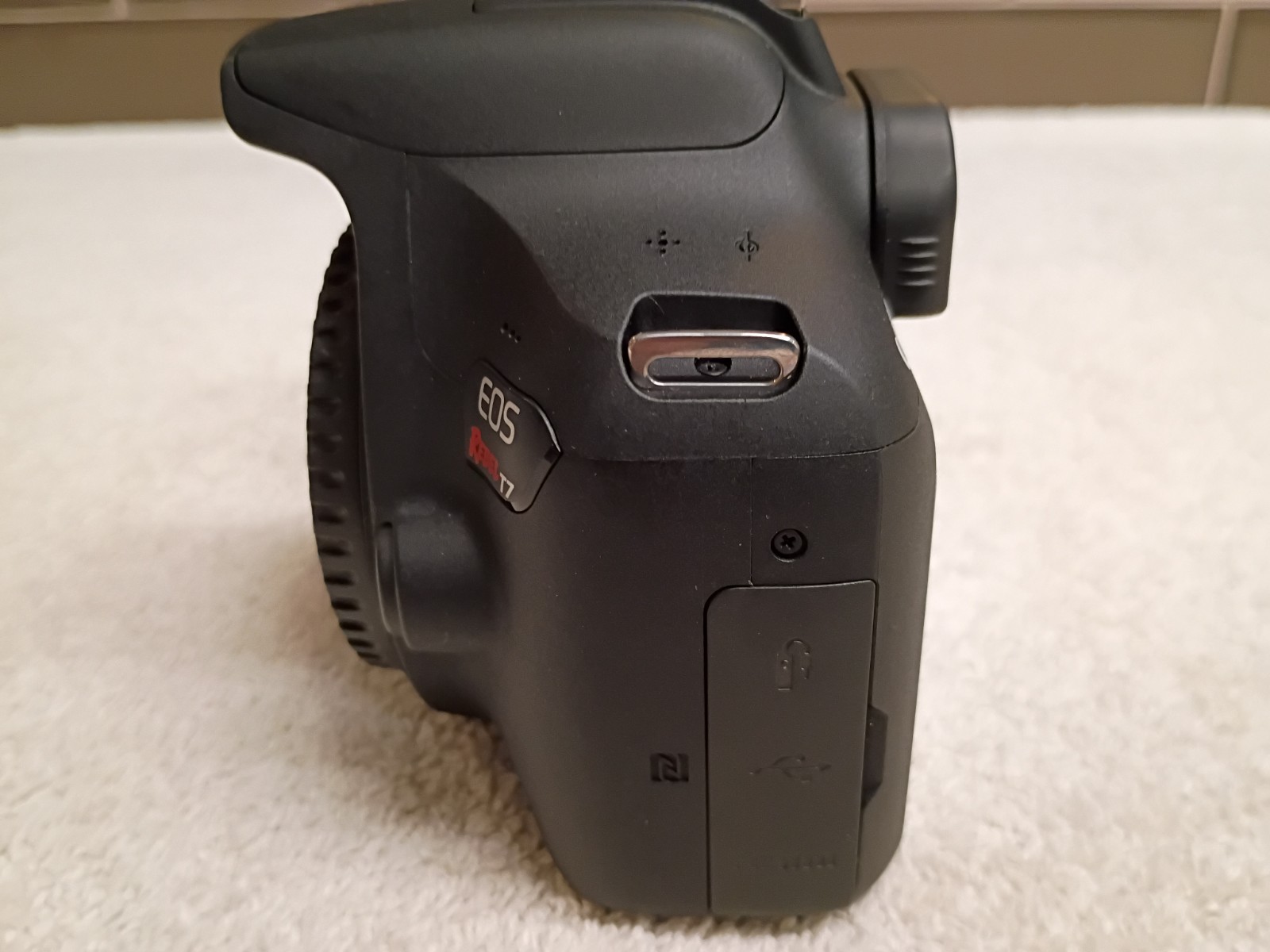 Canon EOS Rebel T7 DSLR Camera w/18-55mm+75-300mm Lenses+Canon Bag+Filters-MINT!