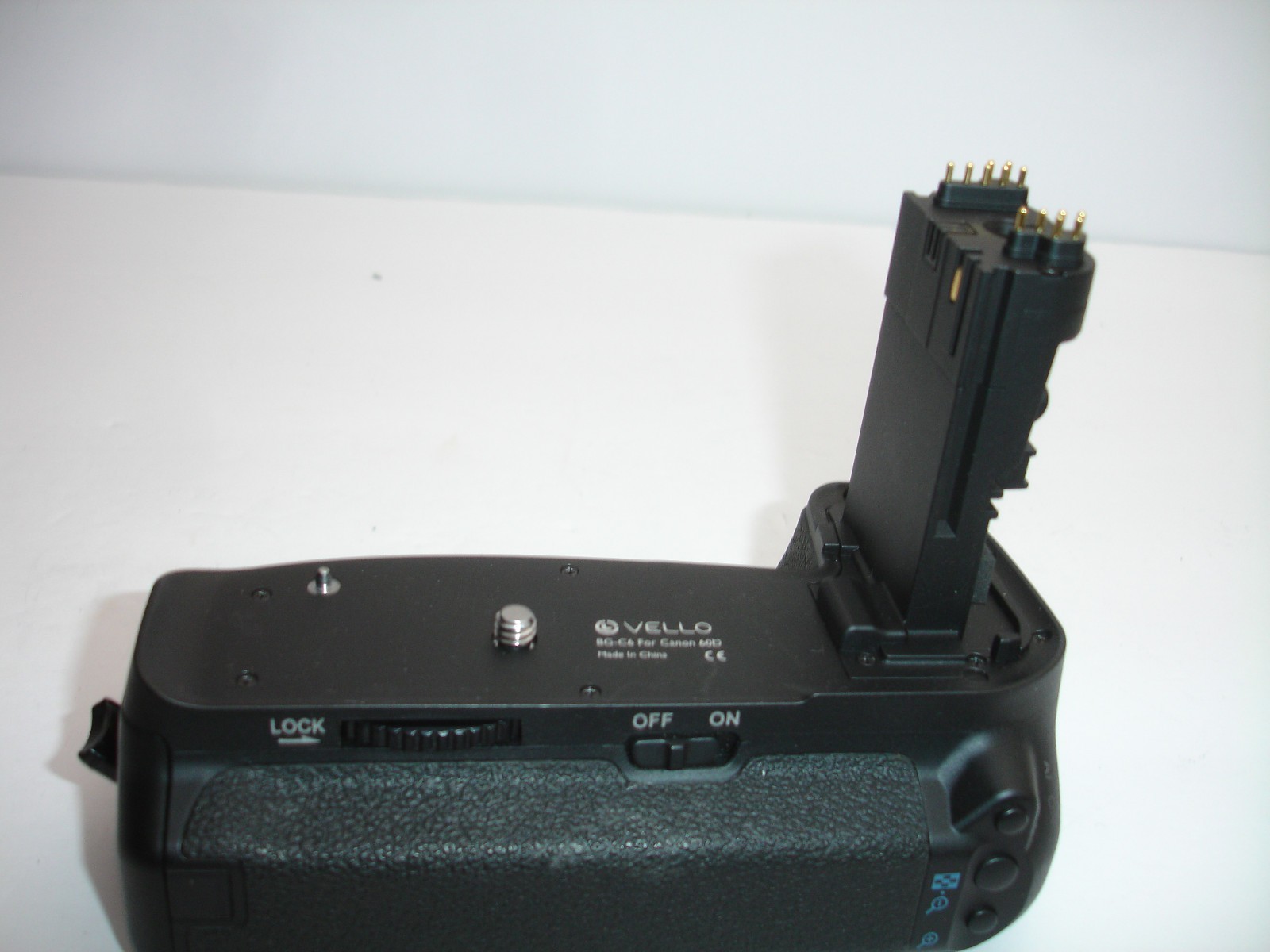 VELLO Vertical Battery Grip for Canon 60D ( Requires Battery ) BG-C6