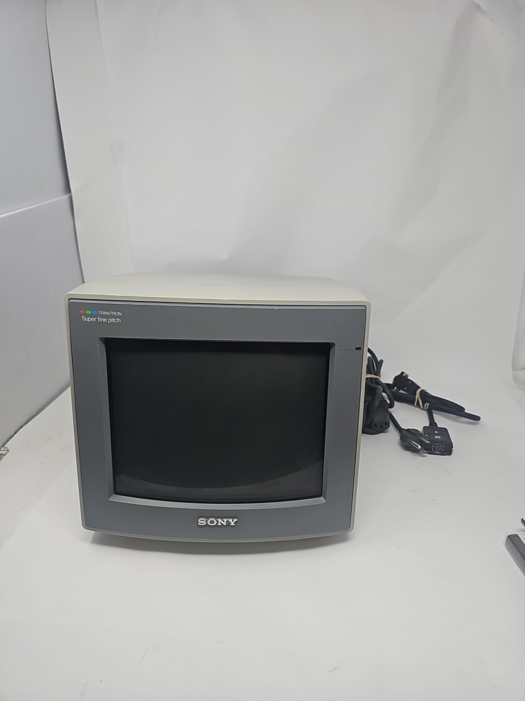Sony CPD-9000 Trinitron Super Fine Pitch Color Monitor 9″ With Cables