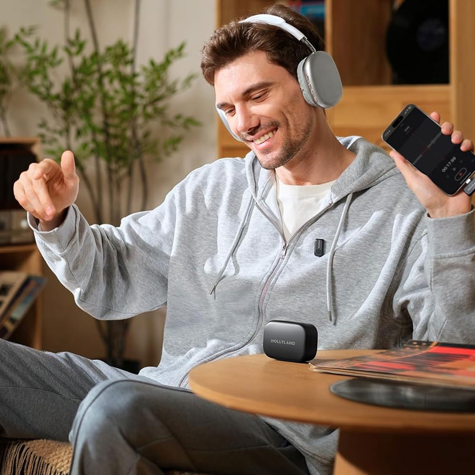 Hollyland LARK A1 Combo 2-Person Wireless Microphone with USB-C and Lightning