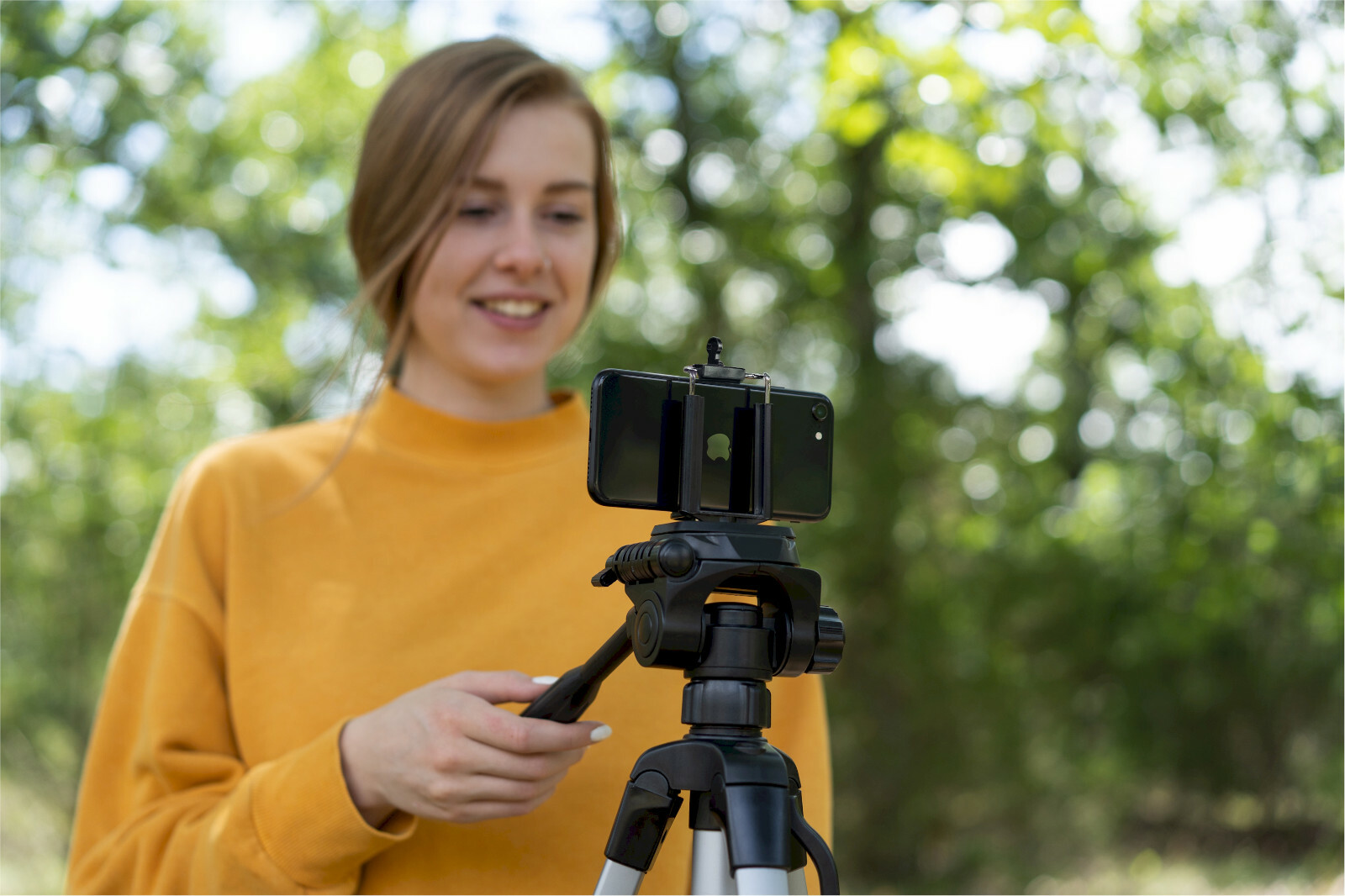 Cell Phone Tripod Adapter Mount for iPhone Smartphone Samsung Tripod Mount Clip