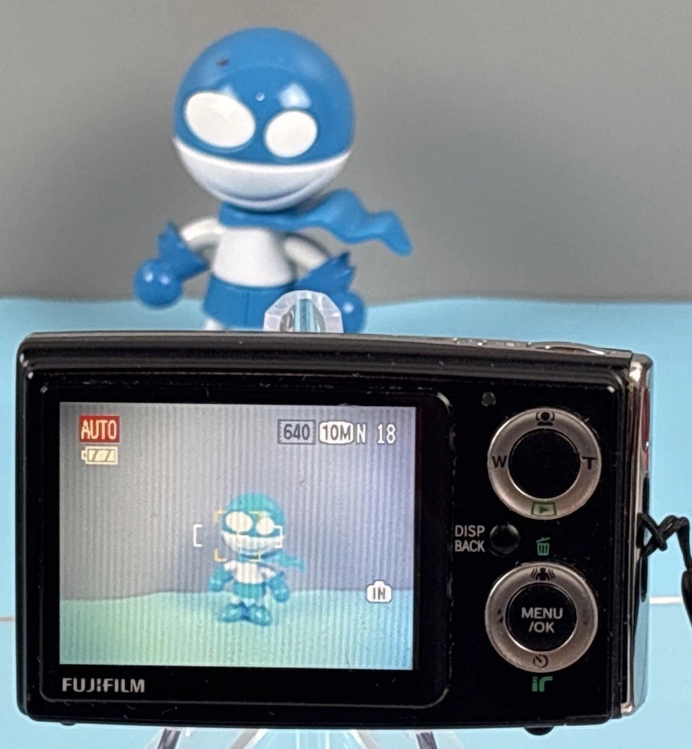 Fujifilm FinePix Z20fd 10.0MP Digital Camera Cosmetic Blemishes; Tested Working!